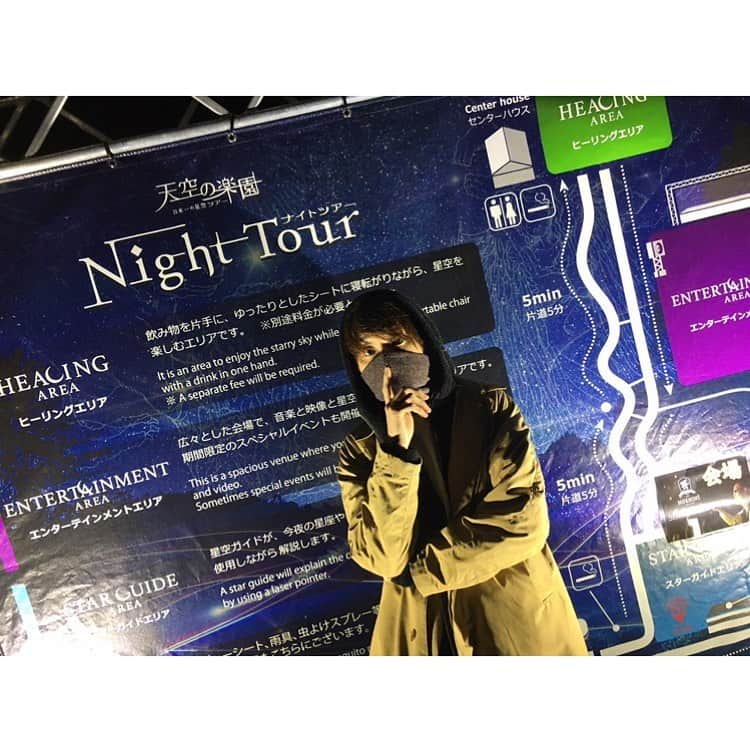 西本銀二郎のインスタグラム：「． 肌寒い季節。  クリスマスのお時間がやってきました。  大切な人と一緒に過ごす方々、 本当に最高な素敵なクリスマスにして下さいね。  #メリークリスマス #僕と一緒に誰か過ごして下さい #クリぼっちです」