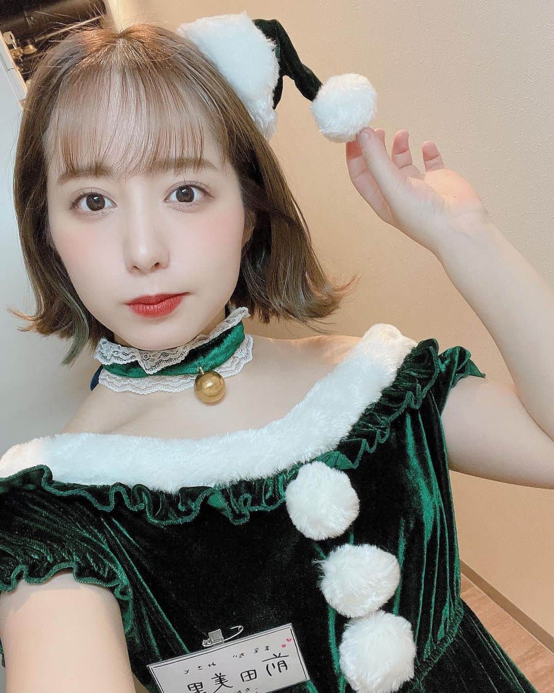 前田美里のインスタグラム：「Christmas Eve🎄🎅🏼 . . #木曜日 #クリスマス #クリスマスイブ  #christmas  #christmaseve #コスプレ #ショート #ボブ #ファインダー越しの私の世界 #被写体 #写真好きな人と繋がりたい  #おうち時間 #stayhome #写真 #ヲタク #櫻坂46 #欅坂46 #日向坂46 #フォロー #フォロワー募集中  #idol #fashion #japanesegirl #follow #followme #좋아요 #팔로우미 #팔로미 #오오티디」