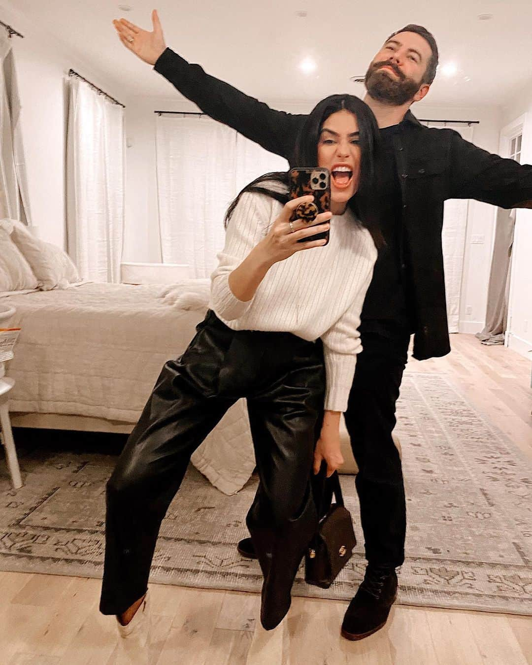 Sazan Hendrixさんのインスタグラム写真 - (Sazan HendrixInstagram)「That final mirror check before you head out! I always think of Ross on Friends when I wear leather pants 😜 Also swipe bc this is how parents really feel when they can sneak out! 🙃 Now let’s go celebrate our engagement anny before the sitter changes her mind! (jk ur the best @britt.hendrix) 🤣🥢🍣🥂#stevieandsazan #cozy #datenight」12月24日 10時33分 - sazan