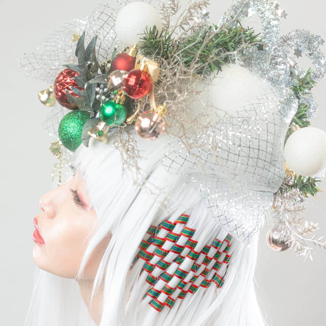 のインスタグラム：「ピクセルハート❤️💚 雪の積もる頭🎄🎅🎁✨  * * photo @kagawa_junpei  hairmake @miomio77.la_cachette  hairmake @shinobu.la_cachette  * *  * * #クリスマスカード #クリスマス  #クリスマスアート #作品撮り #キラキラ #ピクセル #ハート #雪 #ホワイトクリスマス #christmas #merrychristmas  #20201224 #モデル募集中」