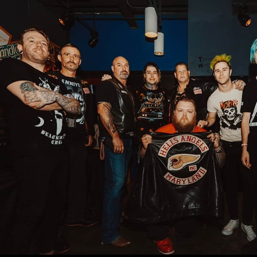 ロニー・ラドクのインスタグラム：「Just a reminder that these scary guys got stage fright coming on stage one time in Baltimore. 😂」