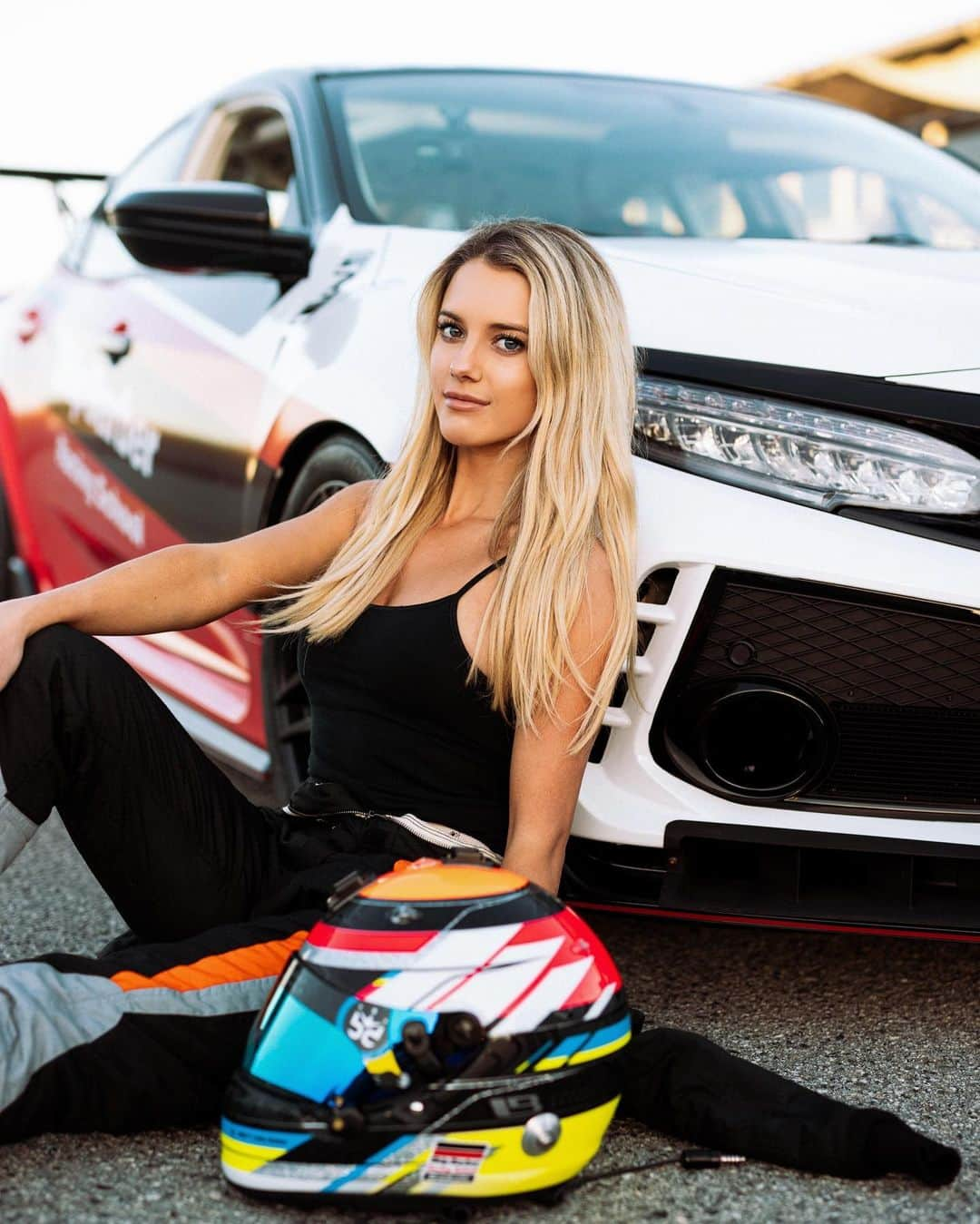 Lindsay Brewerさんのインスタグラム写真 - (Lindsay BrewerInstagram)「GIVEAWAY ALERT🚨 I have partnered with @skipbarberracing to give away a One Day Racing School in one of their Roush Mustangs on a race track! People have been asking me how to get into racing and this is the perfect opportunity to do so! Even if you just want to become a better driver, I highly recommend this, it’s such a great time!  Here’s how to enter: -You MUST be following me (@lindsaymariebrewer) -You MUST be following (@skipbarberracing) -You MUST click the link in my bio and sign up.   Prerequisites to drive: Driver must be 16 years older or have an approved karting background. Karting backgrounds will be approved by the chief instructor. Drivers must be proficient with a manual transmission. Drivers under 18 must have a parental consent form and waiver signed.   Winner will be chosen by random after Christmas so be on the lookout🤩🏁 good luck!」12月24日 11時37分 - lindsaymariebrewer