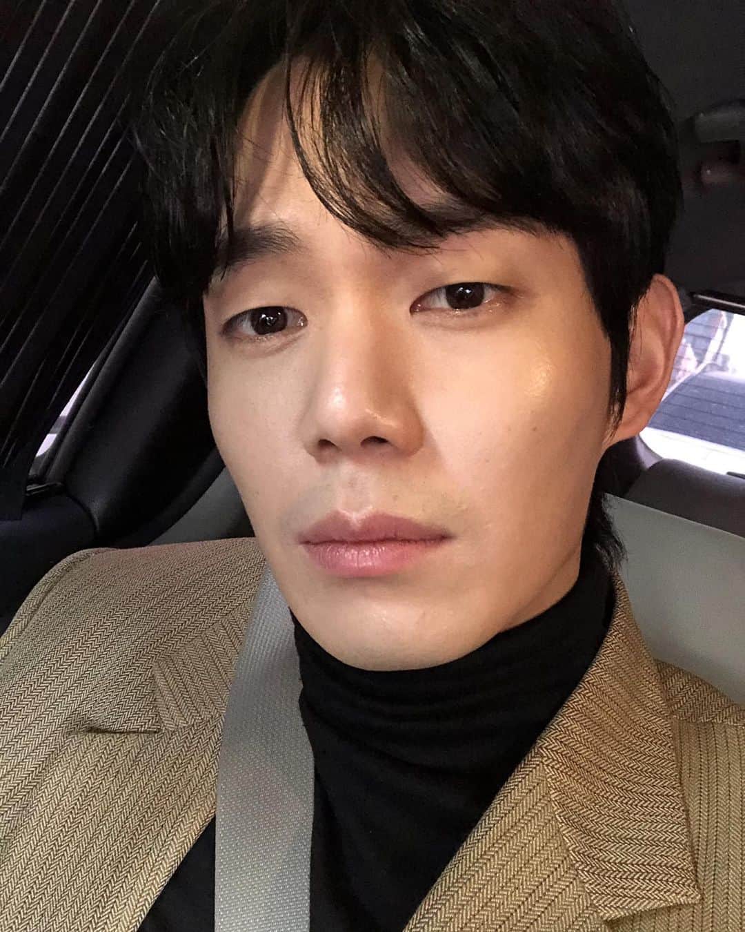 リュ・ギョンスのインスタグラム：「여러분 모두 나이스크리스마스. 저는 크리스마스에도 열일. 🎁💝🔔🎂🎅🏼」