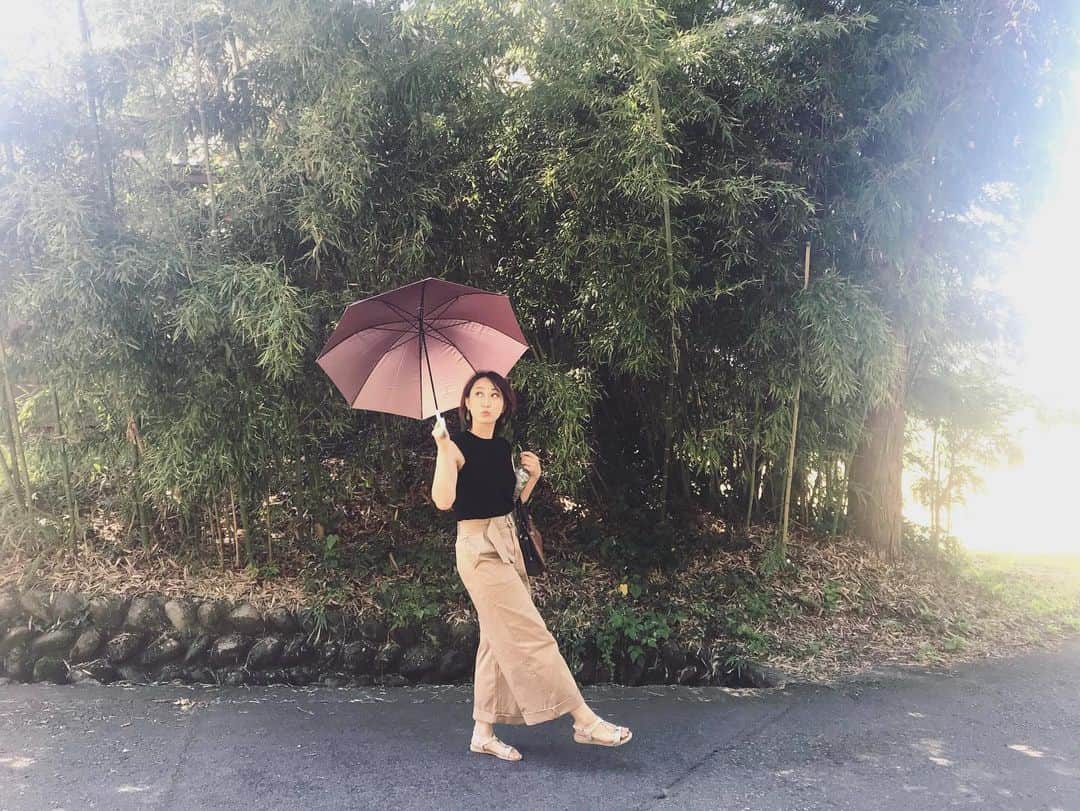 松浦彩さんのインスタグラム写真 - (松浦彩Instagram)「【寒河江市　慈恩寺】 御本尊は弥勒菩薩。出羽三名刹に数えられるお寺です。  お堂の中にある「鋳鉄仏餉鉢」に頭を入れて拝むと若返りのご利益があると聞き、しっっかり拝んできました☺️♡笑  周囲には三重塔をはじめ、小さなお社や赤い橋などが思わず写真を撮りたくなる風景が随所にあり、ノスタルジックな雰囲気でした🌿 ⠀  .*🌱+————————————————————— ⠀ #山形県のほっぺtourism 山形県村山地域観光PR動画 春夏編公開中！ YouTubeで「山形県のほっぺTourism」と 検索していただくか、わたしのプロフィール欄の URLから観ることができます👉🏻@ayamatsuura_ 💕 ⠀ photo by @bellmak1990  撮影協力 #寒河江市 #慈恩寺 model #新関麻美 さん #松浦彩 ⠀ —————————————————————+🌱*. ⠀ #sagae #寒河江 #慈恩寺 #寺社仏閣 #仏閣巡り  #japanesetemple #templephotography #若返り #アンチエイジング #japanesetraditional #japanesegirl  #yamagata #yamagatagram #japanesecountryside #yamagatatrip #山形 #山形旅行 #山形観光 #旅好き女子 #portrait #travelinjapan #japantrip #travelphotography #旅写真 #女子旅 #写真でやまがた旅気分」12月24日 11時37分 - ayamatsuura.s