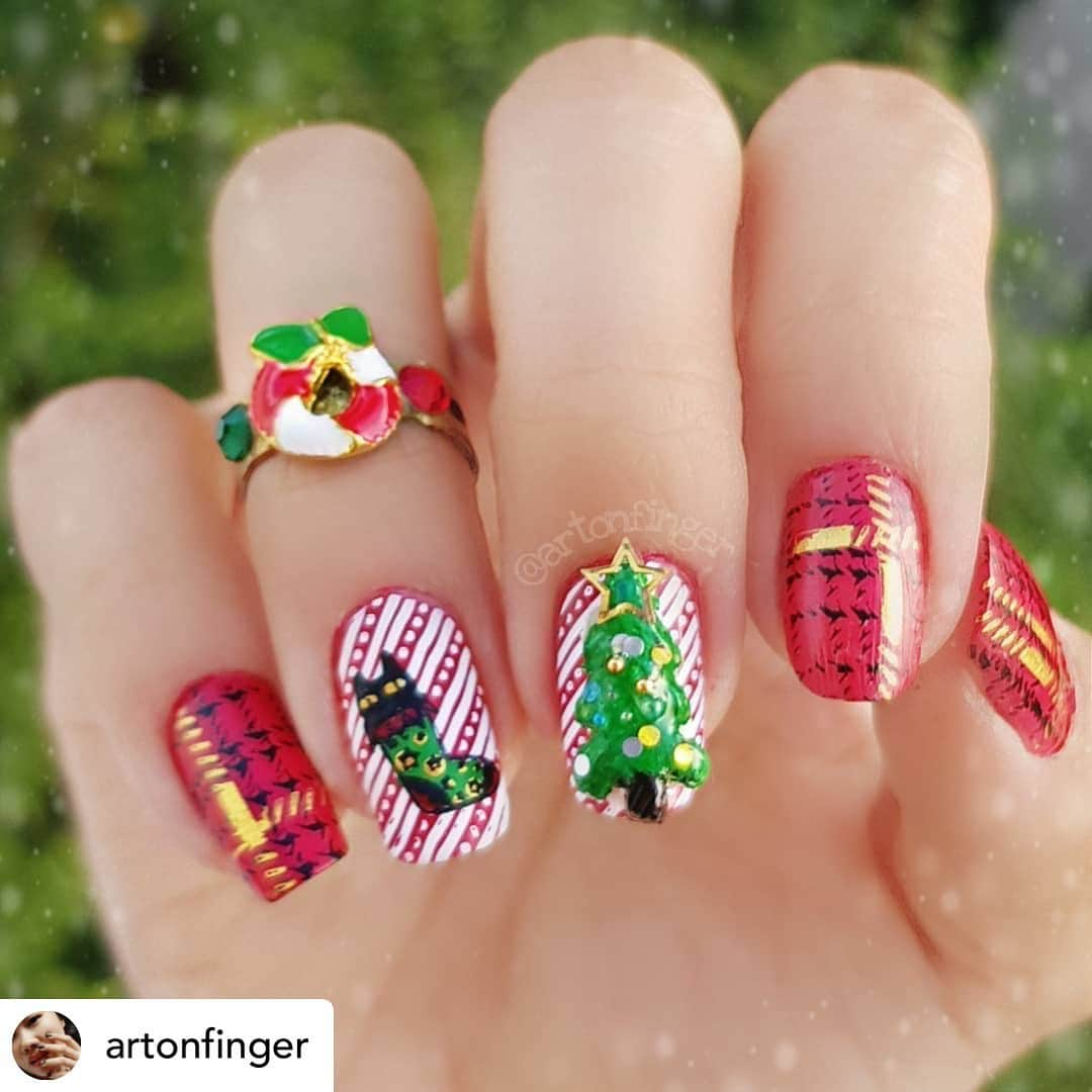 Nail Designsさんのインスタグラム写真 - (Nail DesignsInstagram)「Credit• @artonfinger Christmas Tree  My entry for #glamnailschallengedec #christmastree   I used Born Pretty soft solid gel to create 3D Christmas tree.  #artonfinger #nailitdaily #stampingnailart #advancedstamping #reversestamping #christmasnails #christmas #christmassocks #cats #blackcat #nailitdaily #plaid #plaidnails #christmasplaid #3d #3dnails #nailspafeature」12月24日 11時44分 - nailartfeature