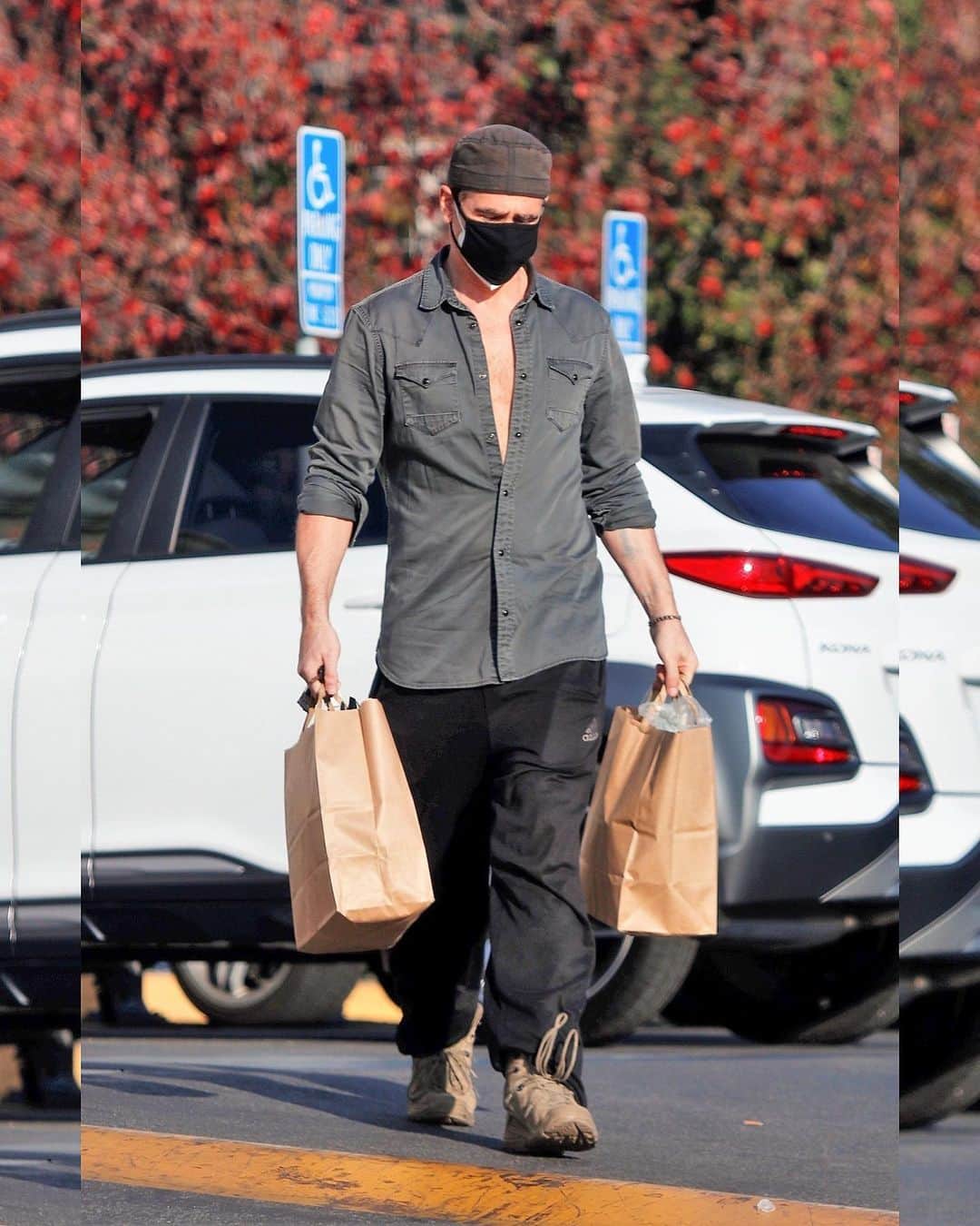 Just Jaredさんのインスタグラム写真 - (Just JaredInstagram)「Colin Farrell leaves his shirt a little unbuttoned while picking up some items from the grocery store ahead of Christmas  #ColinFarrell Photos: Backgrid」12月24日 12時08分 - justjared