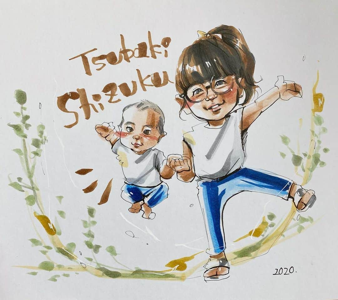 似顔絵★𝗚𝗢𝗥𝗜𝗞𝗜𝗡𝗚のインスタグラム：「. . 先日の一枚目✨⭐️  . . #gorikingの小洒落てみたシリーズ  で、お姉ちゃんとまだまだ小さい赤ちゃんの妹さん❤️❤️❤️❤️  . . 手繋ぎで仲良し似顔絵となりました❤️❤️❤️❤️かわいッッ😚💕  . . . ご依頼ありがとうございました🙇‍♀️✨⭐️  ❌❌現在は、予約受付終了してます❌❌ 。 . . .  2020年度ご予約のお客✨ 現在145番までの方へ案内中です🌟✨💕 DMの確認いただきgmailへ返信宜しくお願い致します🙇‍♀️🌟✨✨ . . . .  次回の予約応募は、2020年のご予約分を書き終える予定の 来年春から夏頃の、、、予定です。 ※あくまでも予定なので前後します🙇‍♀️ . . . .  オーダー再開の際には 人数制限あるため必ず予約ができるわけではございません。 そのことも踏まえた上で 次回ご検討いただけると嬉しいです(^^) . . また、結婚式の使用を考えてくださる方も多いです✨  前々からお伝えしていますが、 基本的に予約順に対応しているため、 近々の納期を希望される方は、 対応できないこともあるので、 あらかじめご了承ください💦 . . . . . ※今回予約が取れた方へ※ . .  写真がまだ用意できてない、入金が遅れそうなど、状況により、順番が前後することもございます‼️ あらかじめご了承ください。 。 . . . また、芸能人、キャラクターのオーダー、パロディ風オーダーはお断りしています。  芸能人については、ご本人様に直接プレゼントなどはOKです。 . . . . . . 💰料金表は過去投稿記事みてね❤💰 . . . . . ➡️ハッシュタグ⇨ goriking117料金表2019⬅️ . . ✨✨✨✨✨✨✨✨✨✨✨✨✨✨✨✨ @by.goriking のアカウントでは、 過去書かせて頂いたお客様方からの、 似顔絵のその後のお写真をいただき、 投稿しております^ - ^❤️❤️ 玄関に飾ってある似顔絵、 渡した瞬間のお写真、 ご本人とのお写真などなど💕 いろんな場面でのお写真お待ちしております^ - ^✨⭐️ . . . .  #似顔絵#pencildrawing#drawing#pencil#illust#painting#art#artwork#絵描きさんと繋がりたい#似顔絵師#gorikingの似顔絵屋さん#仲良し家族#仲良し姉妹#姉妹#sister#sisters#姉妹コーデ#可愛い#kidsfashion#kidsgram#kidsgirl#kids_japan#女の子#comicart#anime#animeart#comicartist#animejapan#초상화」