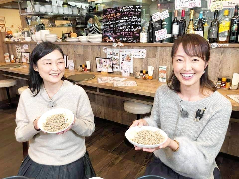 伊勢みずほさんのインスタグラム写真 - (伊勢みずほInstagram)「遠藤麻理さんとの蕎麦店ではしご酒✨楽しかったなぁ✨  またご一緒できますように‼️  今年最後の生放送✨見てくださった皆様、本当に本当にどうもありがとうございました‼️  大晦日の朝９時から水曜見ナイトファミリーのサンシャイン池崎さんスペシャルをお送りします☺️  お楽しみに💘  #水曜見ナイト #今年最後 #生放送 #遠藤麻理  さん #伊勢みずほ #パーソナリティー #アナウンサー #四畳半スタジオ #サンシャイン池崎  さん  #年末年始 #特番 #今年もありがとうございました✨ #視聴者の皆様に感謝✨ #大晦日 #新潟 #新潟love #ローカル #ローカルテレビ #ローカル最高 #ローカルの力 #新潟最高」12月24日 12時24分 - isemizuhoo