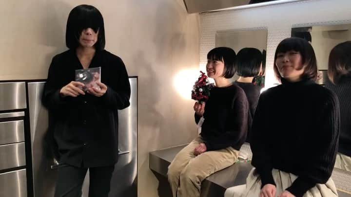 羊文学のインスタグラム：「Merry Xmas🎅✨  メンバーからのコメントをお届けします！  アルバム「POWERS」も絶賛発売中です！！！🐏🐏🐏🐏」