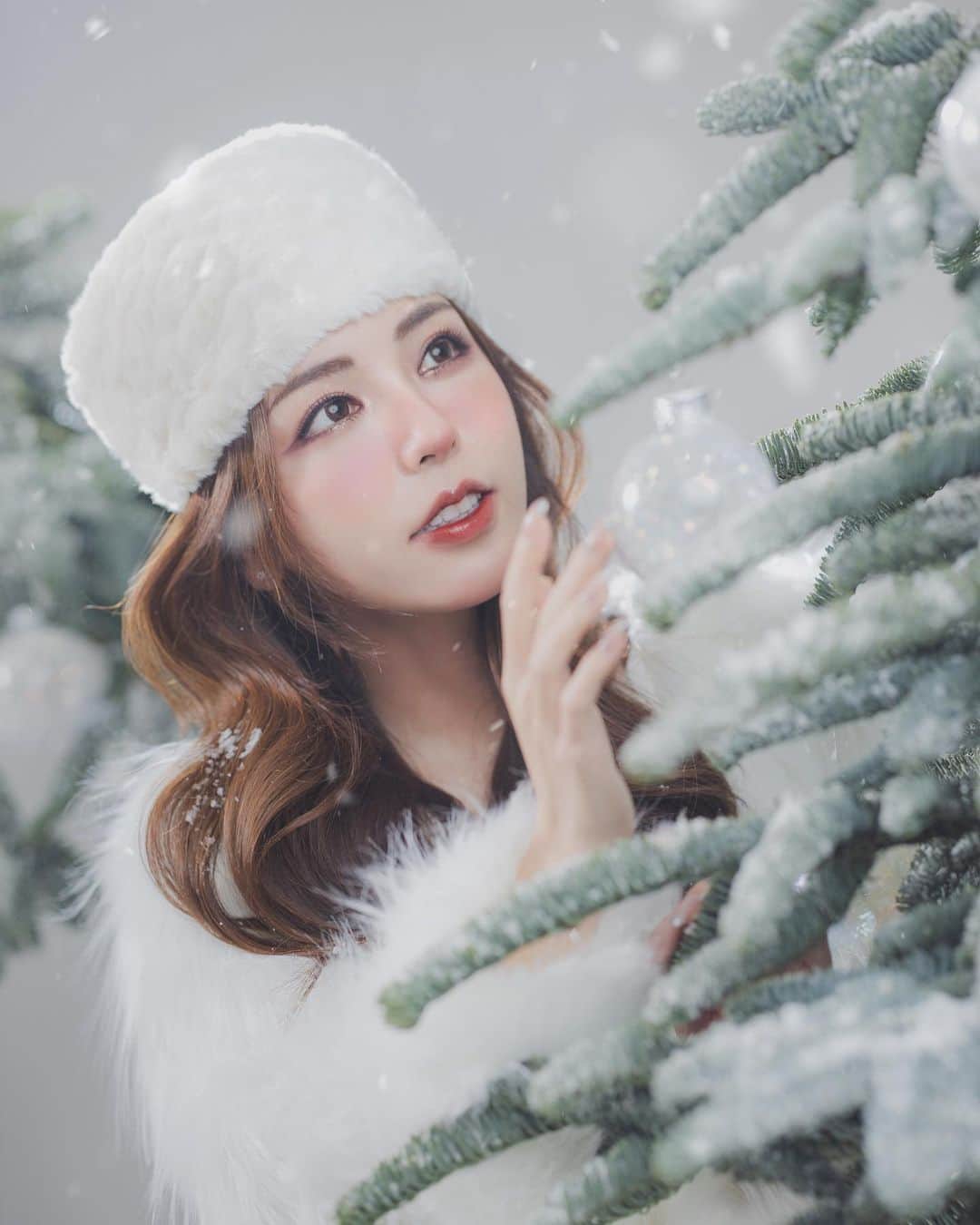 Vivi Tamのインスタグラム：「希望下年可以過一個白色聖誕 祝大家聖誕快樂🎄 📸: @robolui_hoolala  💄: @hoolala.hair」