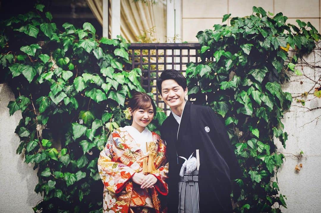 のインスタグラム：「＊○＊○＊○＊○＊○＊○＊○＊○＊ 和装で前撮り✨ ＊ 緑豊かなレストラン外観で📸 ＊ 来年36周年を迎える レストランの 落ち着いたクラシカルな雰囲気は お着物にもピッタリです😍 ＊ #東京#レストラン#レストランウェディング#ミクニ#mikuni#三國清三#三國シェフ#美食#料理重視#おもてなし婚#ウェディング#ウェディングフォト#ブライダルフェア#ナチュラルウェディング#一軒家レストラン#フランス料理#旬の食材#大人婚#上質婚#結婚式#緑 #前撮り#和婚 #ロケーションフォト #アットホームウェディング #weddingphotography #japanesewedding」