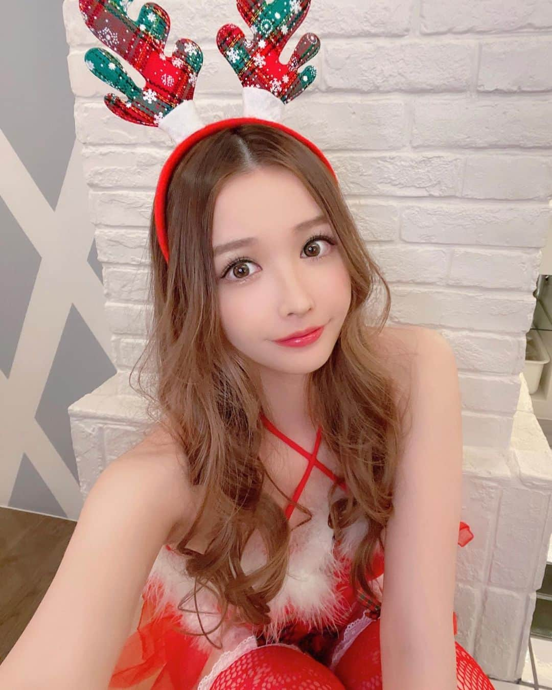 吉見衣世さんのインスタグラム写真 - (吉見衣世Instagram)「クリスマスイヴ🎅🎅  ファンの方に頂いた猫ちゃん用の飾り…ソラもトラも可愛すぎる🤣❤️  #クリスマスイヴ#xmas#eve#メリクリ」12月24日 12時50分 - iyori_nu