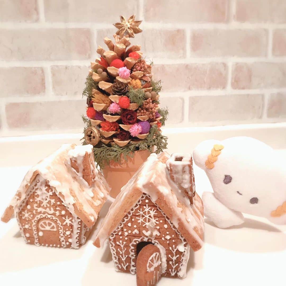 こぎみゅん（サンリオ）のインスタグラム：「メリークリスマスみゅん･･🎄 クリスマスイブ、みんなは何をして過ごすみゅん･･？ 一昨日のLINE LIVEのツリー、自信作だみゅん･･！  #サンリオ #キャラクター #小麦粉の妖精 #こぎみゅん #sanrio #character #cogimyun #クリスマス #xmas #クリスマスイブ #リース #🎄」
