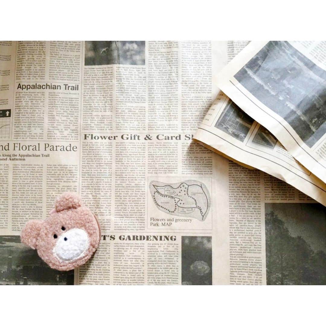 のインスタグラム：「. ♡とっても可愛いクマさんのもこもこポーチ🧸 広げるとエコバッグになります😆 . お買い物のときはエコバッグ必須なのでかなりの頻度で使っています🛒 軽くて薄くて丈夫なのでとっても便利です🙏 ポリエステル素材なので手洗いもできます。 . チャームにもなるし、娘もこのクマさんがお気に入りです👶 クマさん以外にも可愛い動物がいっぱいです🐱🐰 Amazonや楽天で購入することができますよ♡ . @gnocco_jp  #ニョッコ #gnocco #もこまるフレンズ #PR #エコバッグ　#新米ママ　#赤ちゃんのいる生活 #赤ちゃんのいる暮らし #エコライフ #ショッピング #ママライフ」