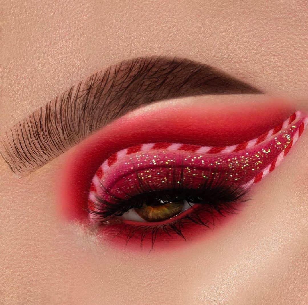 Jeffree Star Cosmeticsさんのインスタグラム写真 - (Jeffree Star CosmeticsInstagram)「Take a trip down Candy Cane Lane 🤍@pastelmints used our #BLOODSUGAR palette to create this eye look 🌟❄️ #jeffreestarcosmetics」12月24日 13時07分 - jeffreestarcosmetics