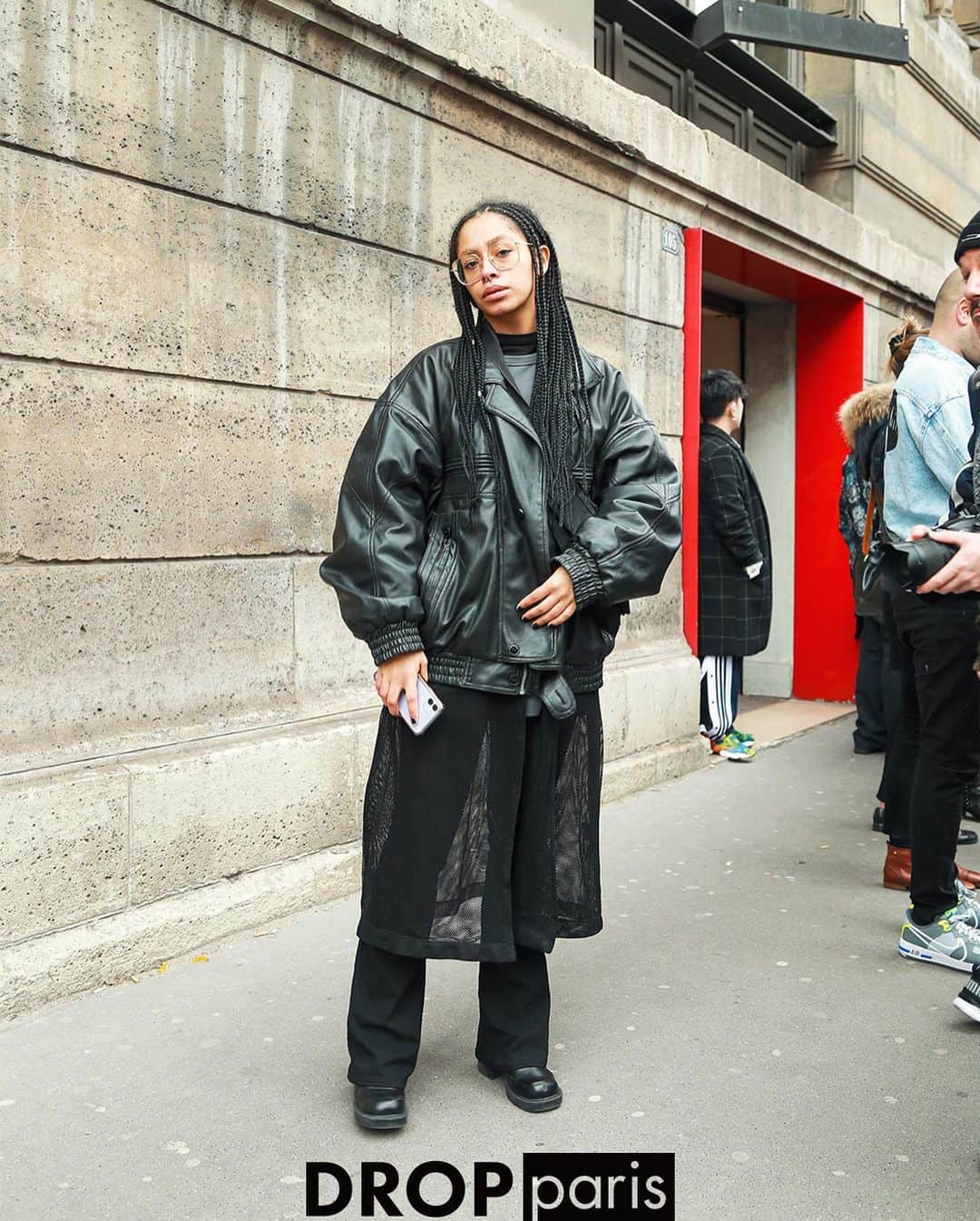 Droptokyoさんのインスタグラム写真 - (DroptokyoInstagram)「PARIS STREET STYLES #🇫🇷@drop_paris #streetstyle#droptokyo#paris#france#streetscene#streetfashion#streetwear#streetculture#tokyofashion#japanfashion#fashion#parisfashionweek#パリ#parisstreetstyle#parisfashion#pfw#2020aw#ストリートファッション Photography: @keimons @dai.yamashiro」12月24日 13時08分 - drop_tokyo