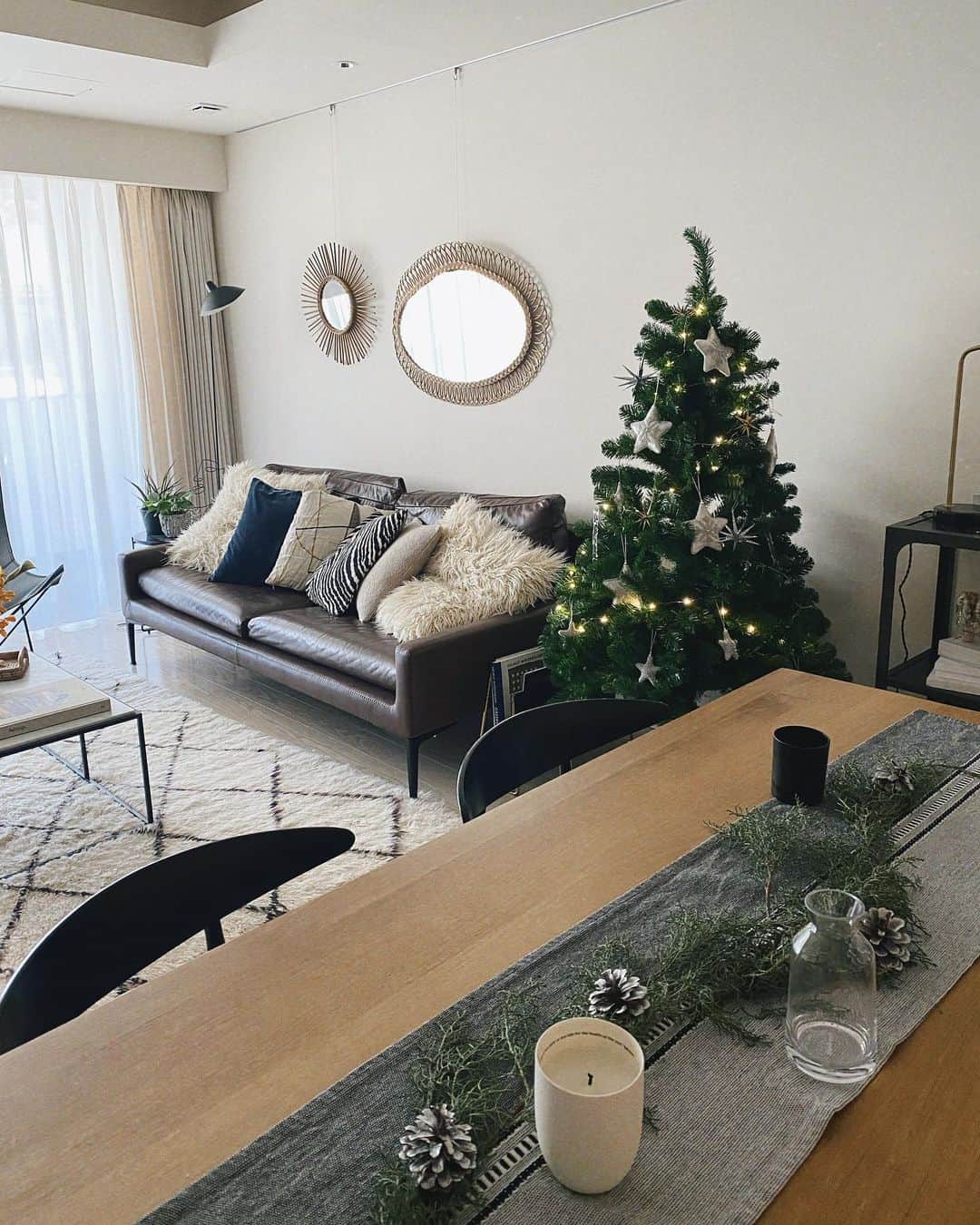 田中里奈さんのインスタグラム写真 - (田中里奈Instagram)「クリスマスムードな我が家🎄 毎年この季節が一番テンション上がる…♥  皆さまが素敵なクリスマスを過ごせますように💛  #クリスマスツリー #Christmastree #クリスマス #🎄#たなか部屋」12月24日 13時09分 - tanakaofficial