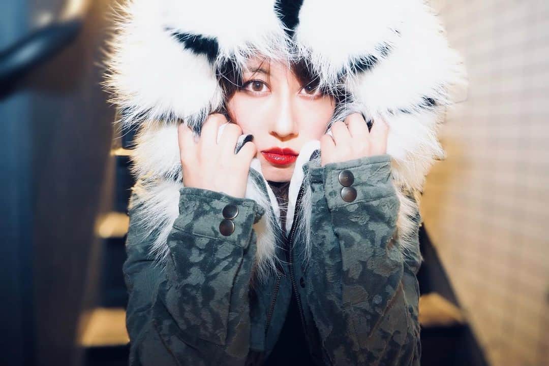 のインスタグラム：「Merry Christmas Eve🎄  今日は渋谷ベース最終回。 18:00から渋谷クロスFM、見て聞いて下さいね♫  #fashiongram #mrandmrsitaly  #ootd #outfit #selfportrait  #portrait」