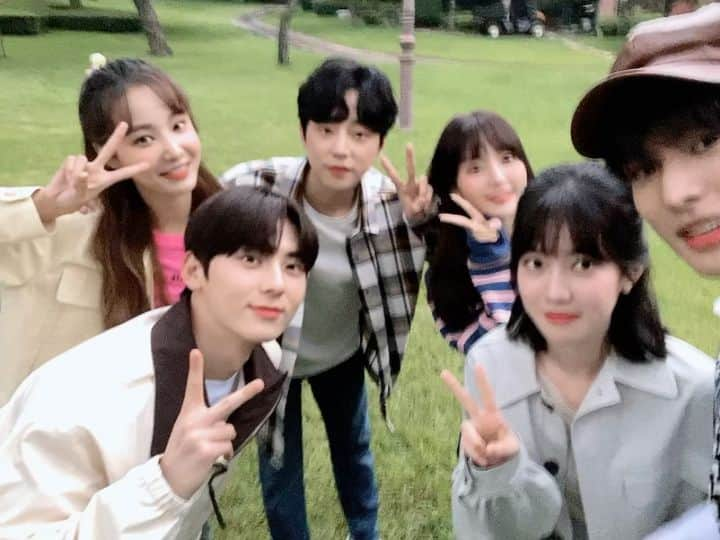 ノ・ジョンヒョンのインスタグラム：「ㅎㅎ  . . . #라이브온  #정다빈 #황민현  #연우  #노종현  #양혜지 #최병찬  #❤️」