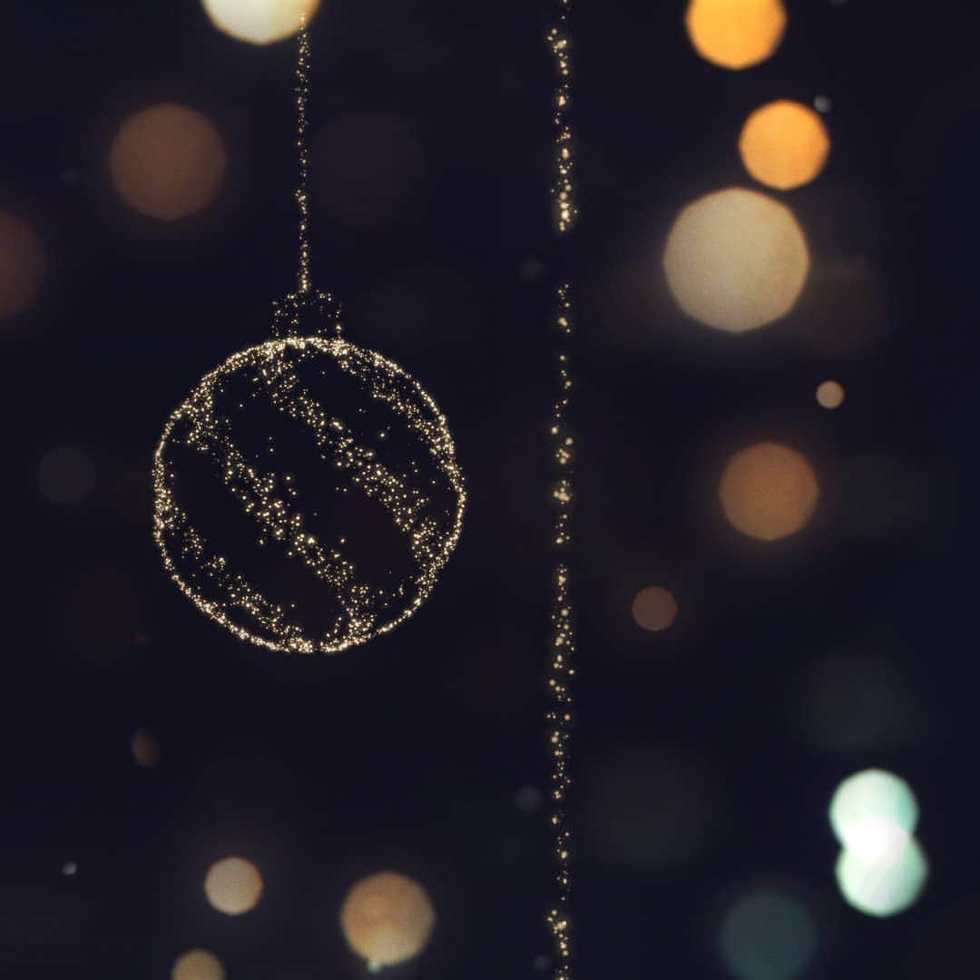 エベラールさんのインスタグラム写真 - (エベラールInstagram)「Christmas is Love. May all your wishes come true. Season's greetings from Eberhard and Co. #enjoyyourchristmas #christmastime #xmastime #eberhard #eberhard_co #eberhardwatches #eberhard_1887 #seasongreetings」12月24日 13時13分 - eberhard_1887