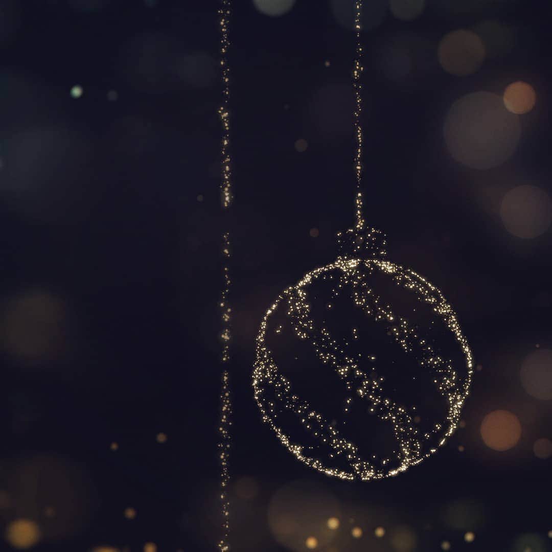 エベラールさんのインスタグラム写真 - (エベラールInstagram)「Christmas is Hope. May all your wishes come true. Season's greetings from Eberhard and Co. #enjoyyourchristmas #christmastime #xmastime #eberhard #eberhard_co #eberhardwatches #eberhard_1887 #seasongreetings」12月24日 13時18分 - eberhard_1887