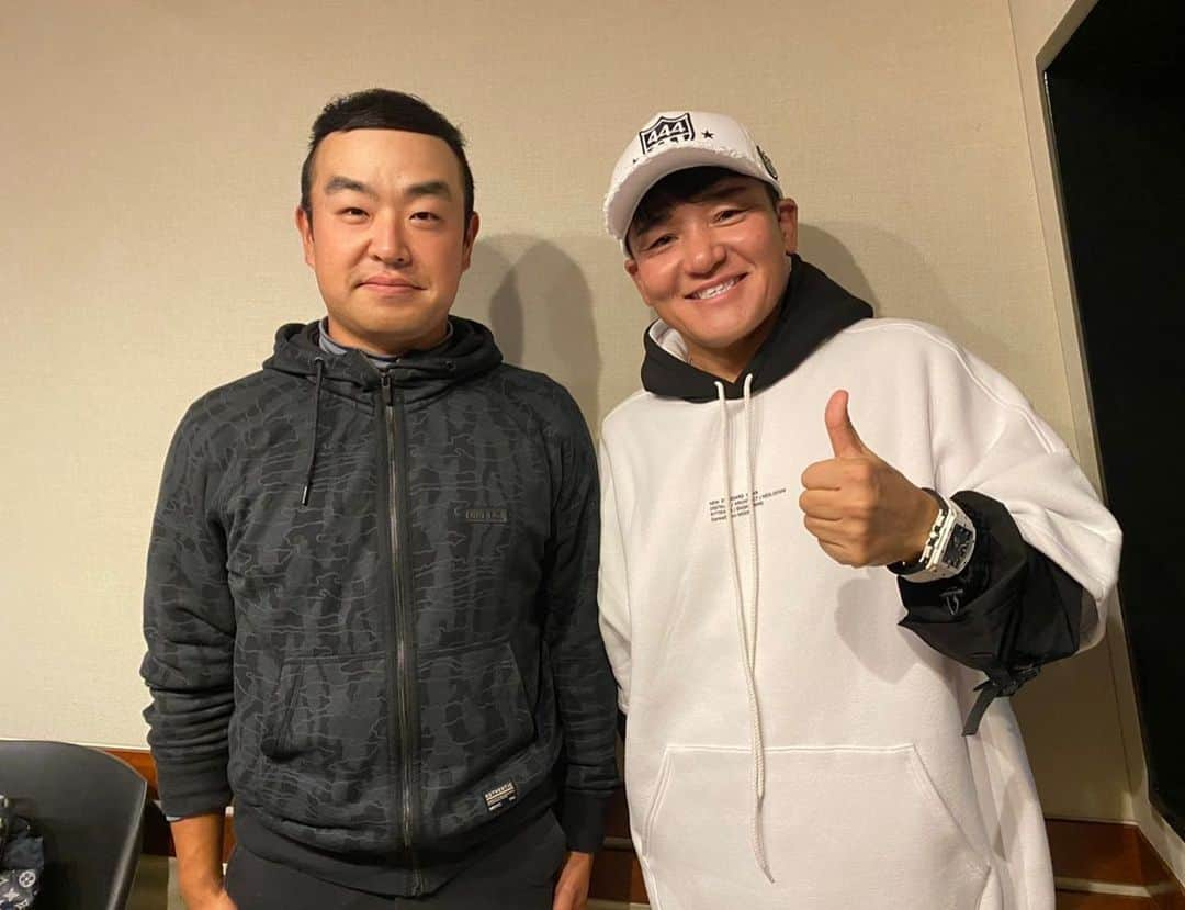  JGTO 男子プロゴルフツアーさんのインスタグラム写真 - ( JGTO 男子プロゴルフツアーInstagram)「マルちゃん×ゲンちゃん…！　選手会長の時松隆光が、丸山茂樹のラジオ番組「英語のアルク presents 丸山茂樹の MOVING SATURDAY （TOKYO FM）」に出演します。コロナ禍中での選手会長就任1年目や今年の男子ツアーのこと、そしてプライベートなマル秘話も…?!　放送日時は12月26日（土）と新年1月2日（土）の朝7時から。ぜひお見逃しなく…！ #jgto #golftournaments #男子ゴルフ #tokyofm #丸山茂樹 #時松隆光」12月24日 13時20分 - japangolftour