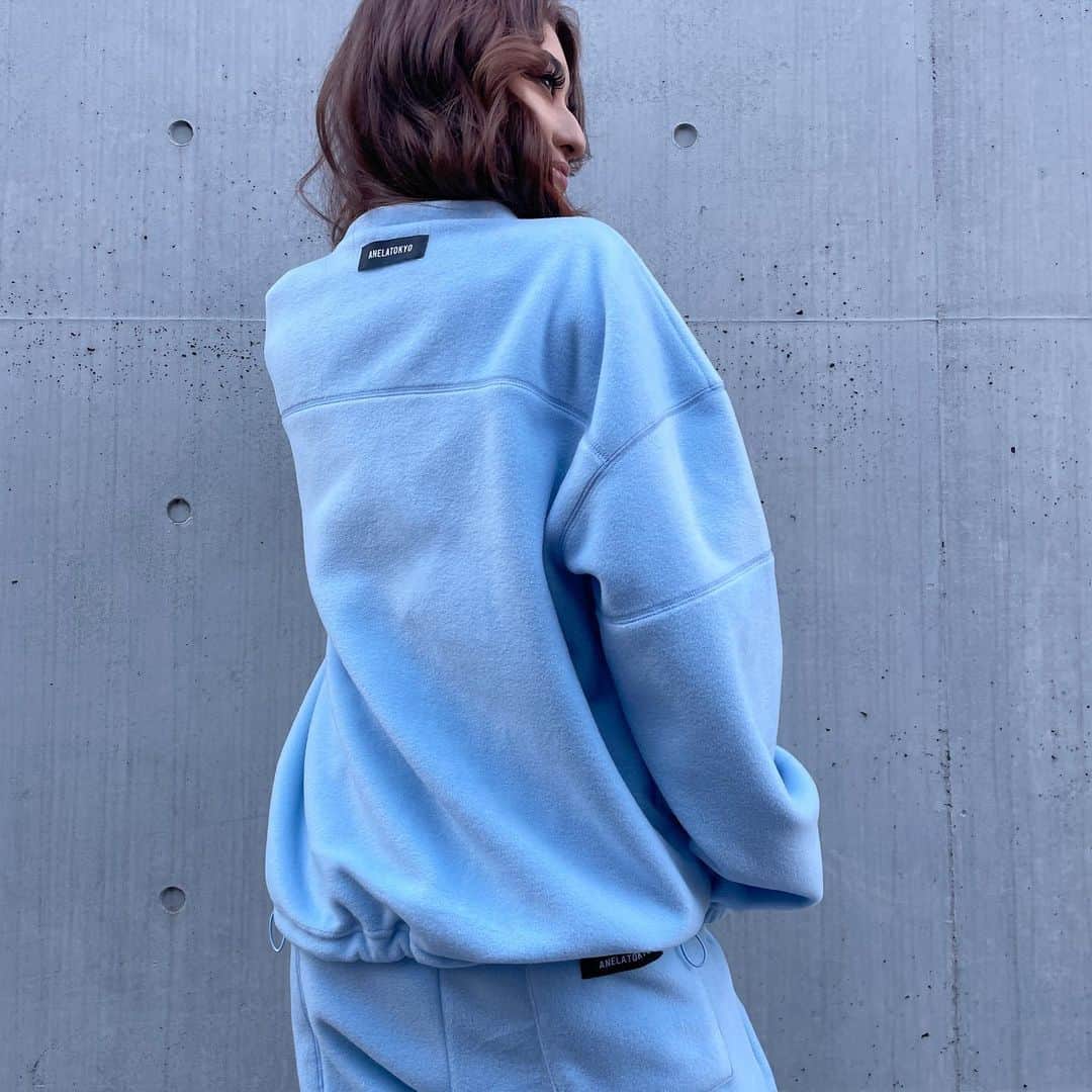 のインスタグラム：「𝐍𝐄𝐖 𝐒𝐄𝐓𝐔𝐏🎄﻿ ﻿ ﻿ 【3日間限定10%OFF✨】【~12/27(Sun)11:59end.】﻿ ﻿ 💕ボリュームフリースセットアップ﻿ ﻿ 送料無料は明日25日23:59まで📦 大人気SETUPに新作が登場✨﻿ ﻿ 肌触りの良いフリース素材を使用したおうち時間にぴったりな🏠ITEM﻿ ﻿ ﻿ しっかりと肉感がありながら軽く、﻿ 一枚で防寒もできる暖かいフリース素材を使用。﻿ 裏起毛になっているので、肌触りも◎﻿ ﻿ 伸縮性があり、タウンユースはもちろん、﻿ ルームウェアとしても最適なアイテム。﻿ ﻿ 背中とポケットからちらっと見えるブランドネームがポイントです💕﻿ ﻿ #newarrivals#newin#new﻿ #setup#anelatokyo﻿ #セットアップ#フリース」
