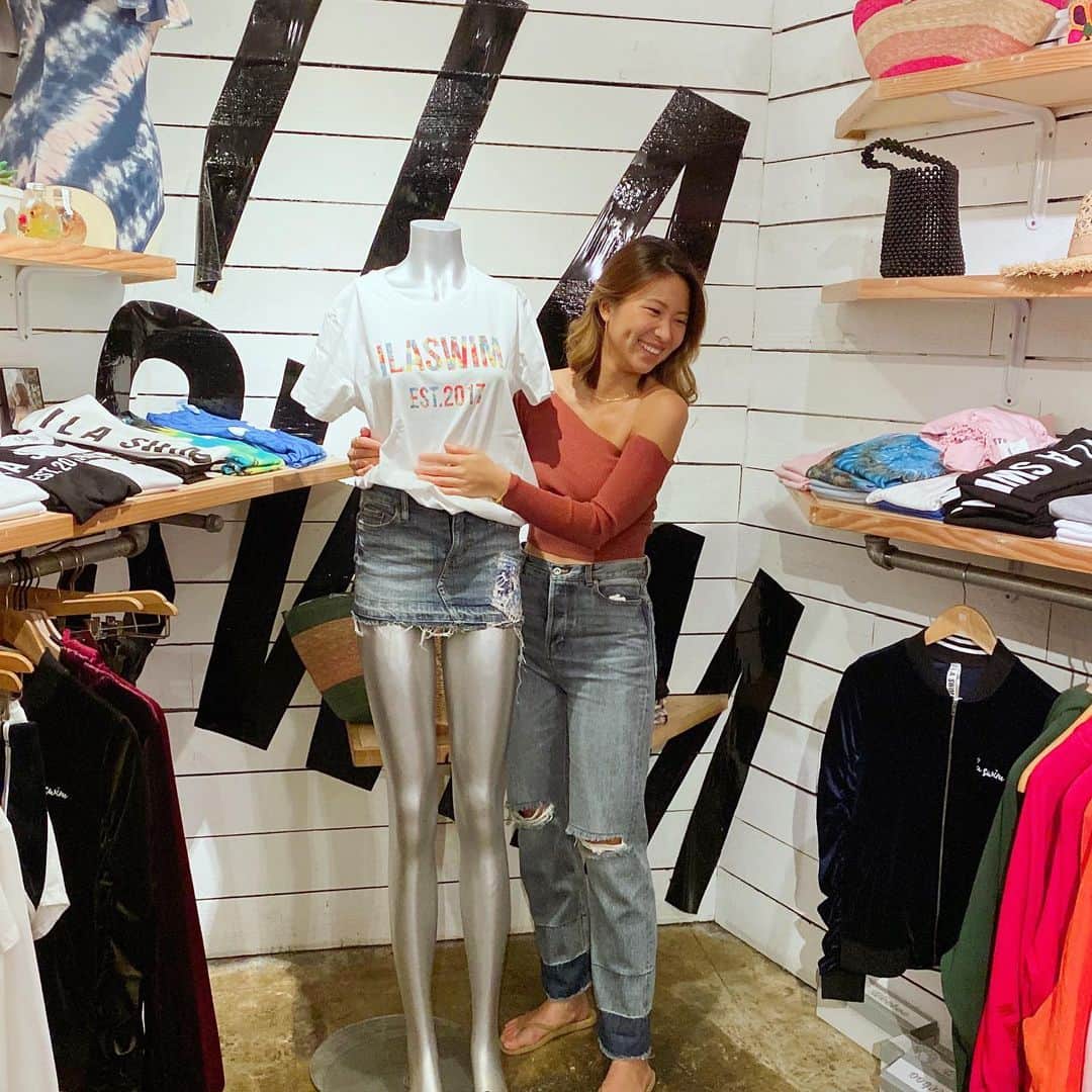 エビアン・クーのインスタグラム：「Who’s planning on coming to Hawaii soon? We are prepping for the new store to open!! Stay tuned 🌟  まだまだわからないけど お店オープン できたらしたいと思ってる❗️ みんなハワイに来る予定ある？」