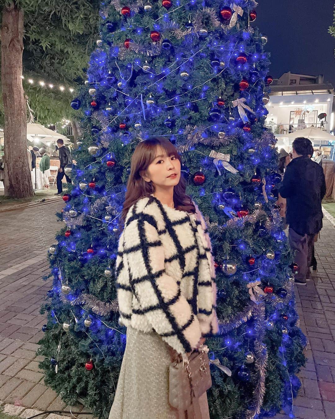 郭圈圈さんのインスタグラム写真 - (郭圈圈Instagram)「最近台南有好多可愛的市集🎄#丘の市 認真覺得身為臺南人真的是太幸福了🥰🥰🥰（望向窗外的大晴天☀️」12月24日 13時25分 - helloiamlea