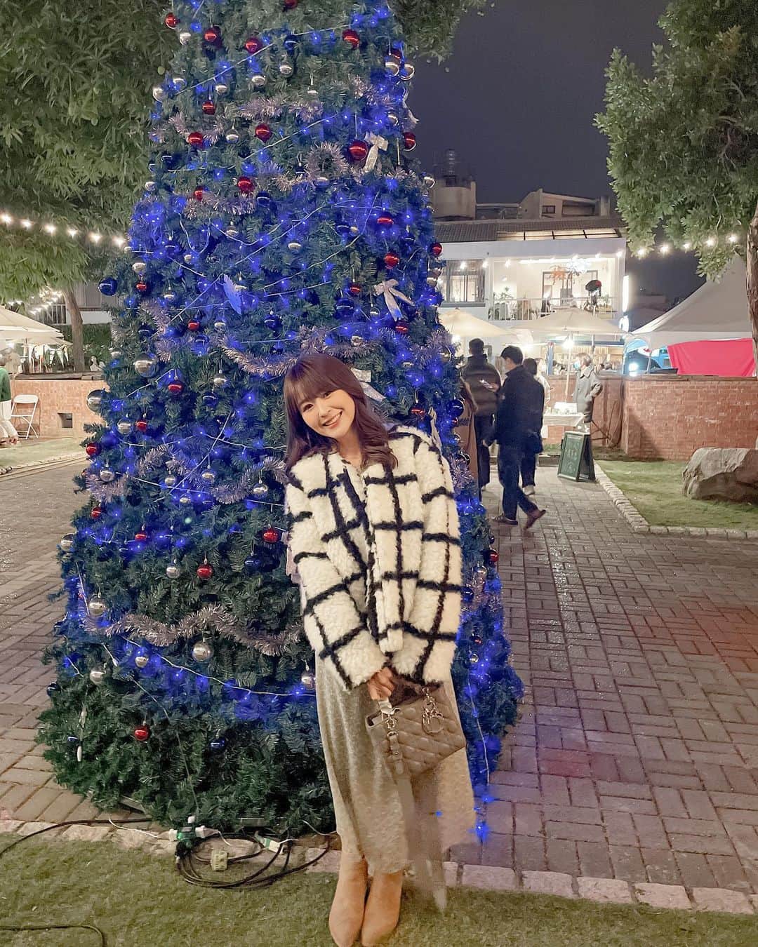 郭圈圈さんのインスタグラム写真 - (郭圈圈Instagram)「最近台南有好多可愛的市集🎄#丘の市 認真覺得身為臺南人真的是太幸福了🥰🥰🥰（望向窗外的大晴天☀️」12月24日 13時25分 - helloiamlea