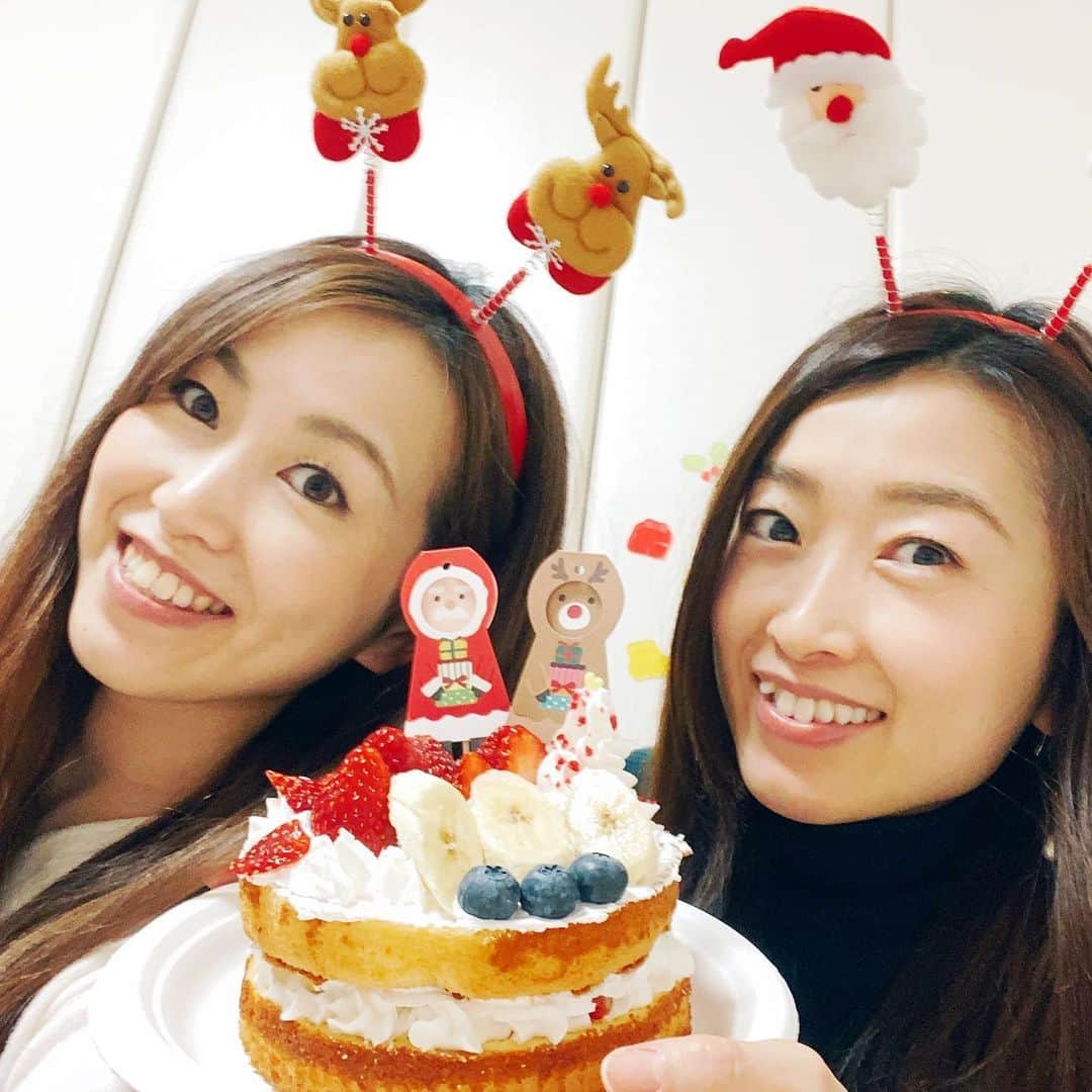 木谷有里さんのインスタグラム写真 - (木谷有里Instagram)「✨Merry Christmas🎄✨  今年は多くの方がおうちクリスマスかと思いますが、 みなさんのおうちのクリスマスパーティーはどのような感じですか？💝  木谷姉妹のクリスマスは  チーズフォンデュ🫕 チキン🍗 クリスマスケーキ🎂  #木谷姉妹 #youtube #姉妹ユーチューバー」12月24日 13時30分 - kitani_yuri