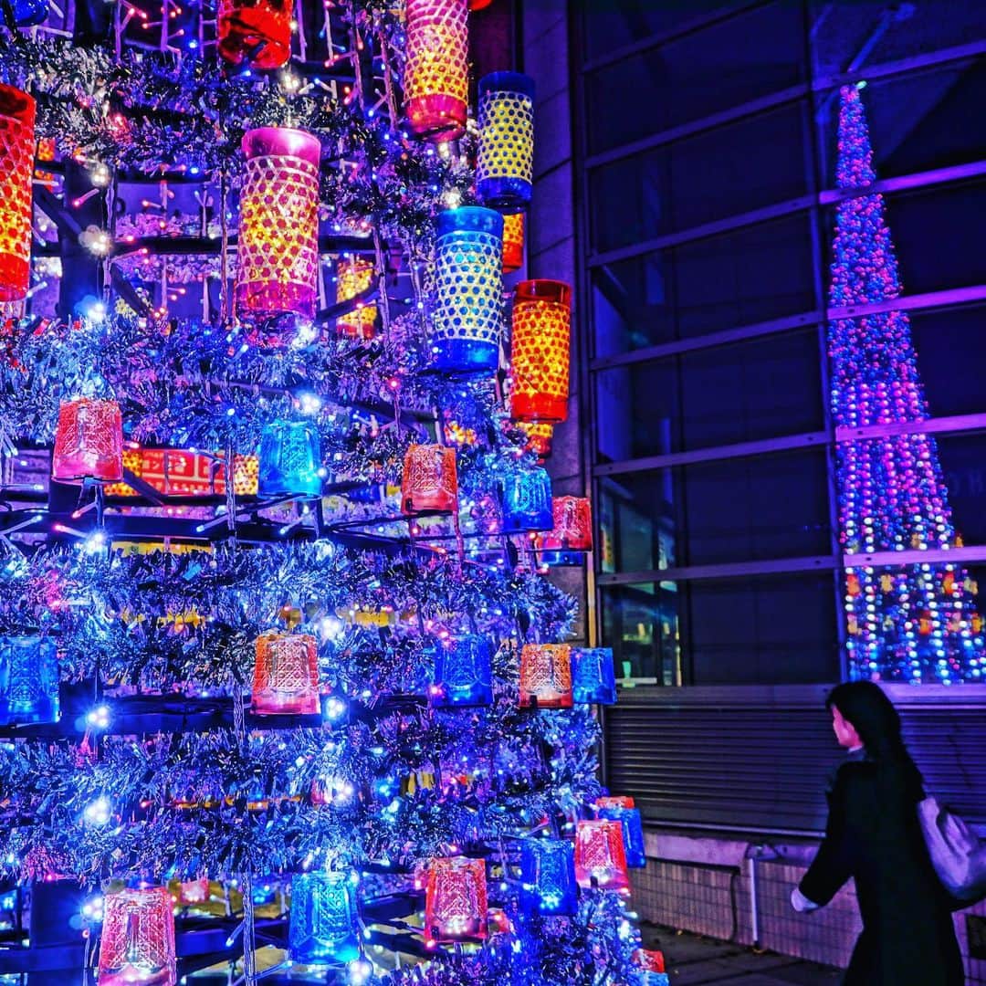 墨田区さんのインスタグラム写真 - (墨田区Instagram)「今年のクリスマスはどうするかな？🎄  #お家でチキンとケーキ食べようかな #過去pic #過去の写真  #クリスマス　#クリスマスツリー #クリスマスイヴ　#江戸切子 #墨田区　#すみだ #sumida　#tokyo　#follow #xmas」12月24日 13時30分 - sumida_official
