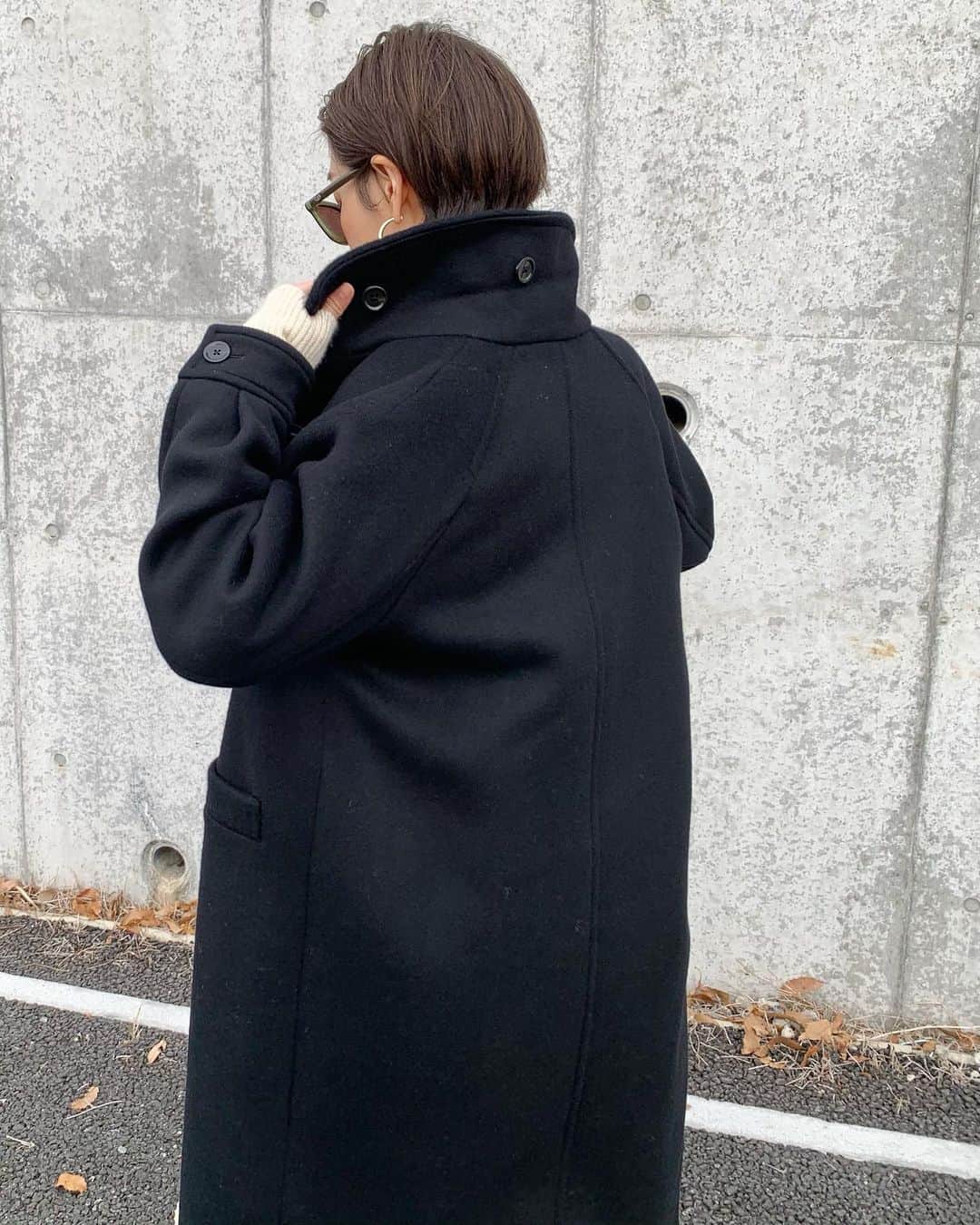 金子麻貴さんのインスタグラム写真 - (金子麻貴Instagram)「この前着ていたコートは @amerivintage です。  実はロング丈で私が着るとマキシ丈くらいになる❣️ダッフルっぽいけど子どもっぽくならないハンサムコート。  #fashion#ameri#amerivintage#コート#マニッシュ#シンプルコーデ#モノトーンコーデ」12月24日 13時36分 - mtmmaki