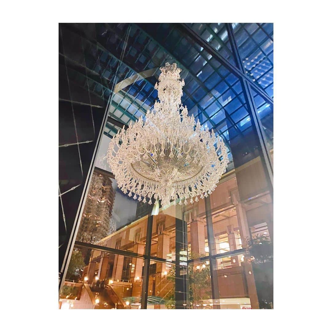 笠松はるのインスタグラム：「﻿ バカラのシャンデリア﻿ 綺麗だったー✨﻿ ﻿ ﻿ ﻿ ﻿ 点灯してないけど。w﻿ ﻿ ﻿ ﻿ ﻿ ﻿ ﻿ #バカラ #Baccarat #Christmas2020 ﻿」