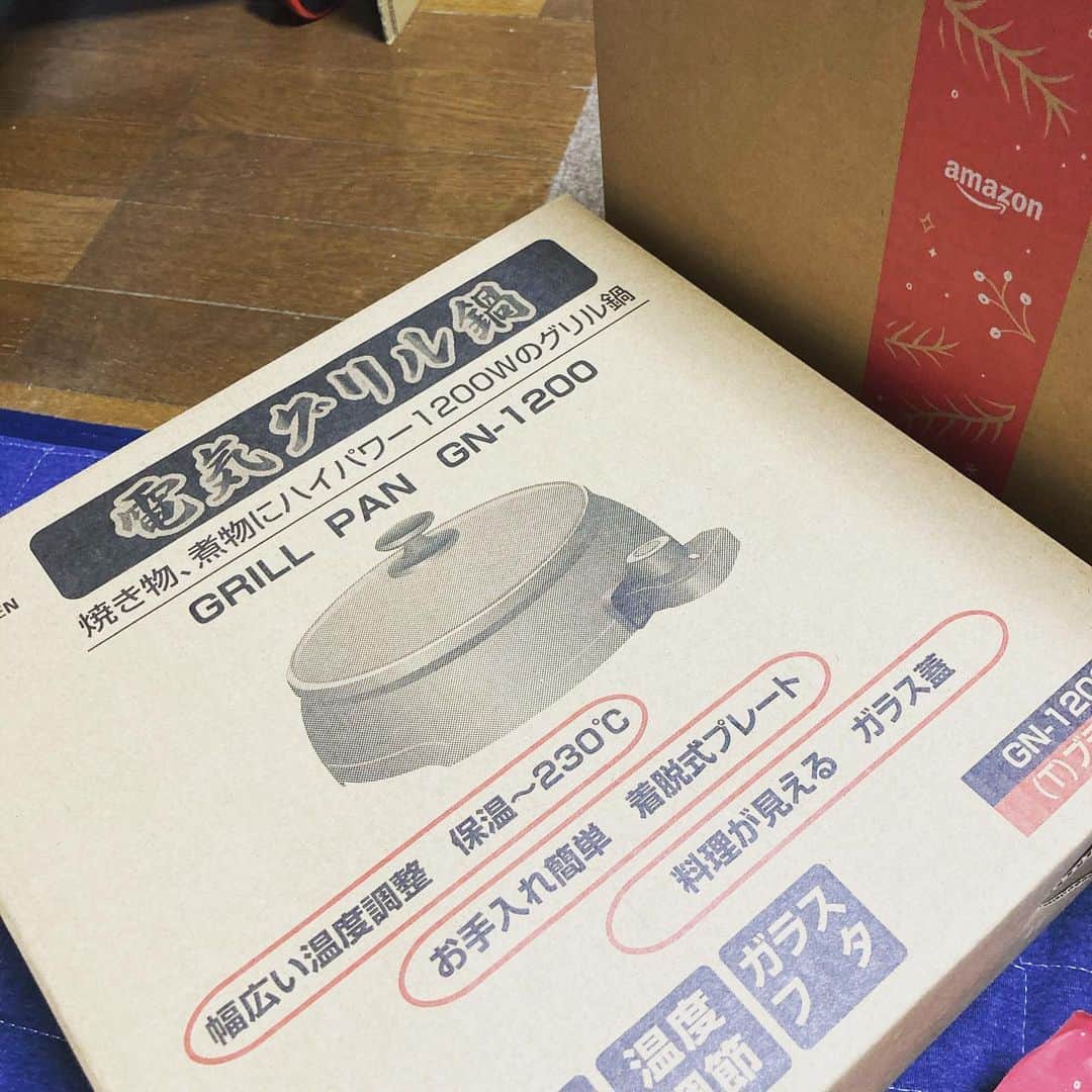 斉藤伸也のインスタグラム：「今年の冬は絶対に鍋が食べたかったので電気鍋を買った  #nabe #electric_nabe #鍋 #電気鍋 #Xmas #merrychristmas」