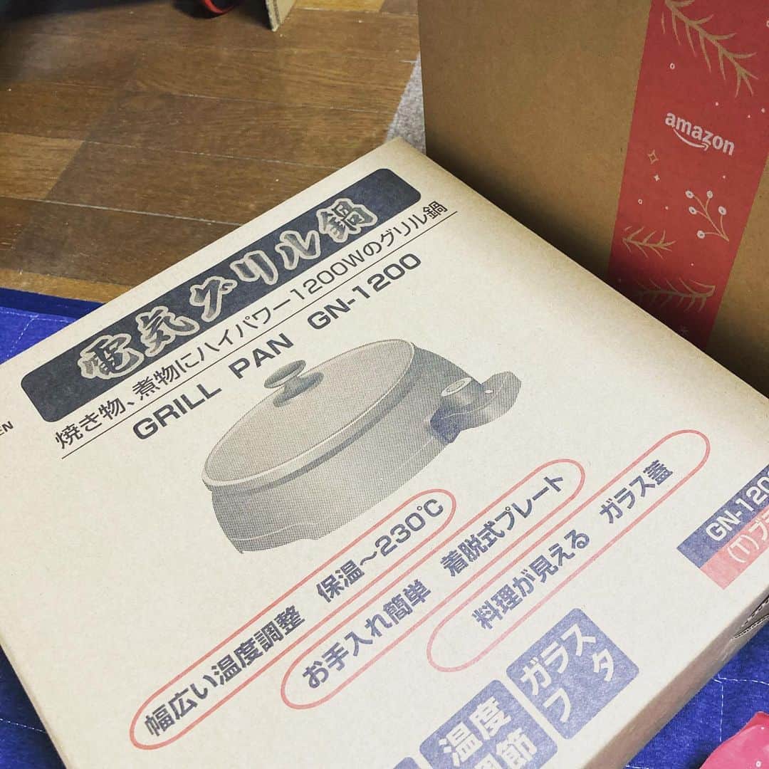 斉藤伸也のインスタグラム：「今年の冬は絶対に鍋が食べたかったので電気鍋を買った  #nabe #electric_nabe #鍋 #電気鍋 #Xmas #merrychristmas」