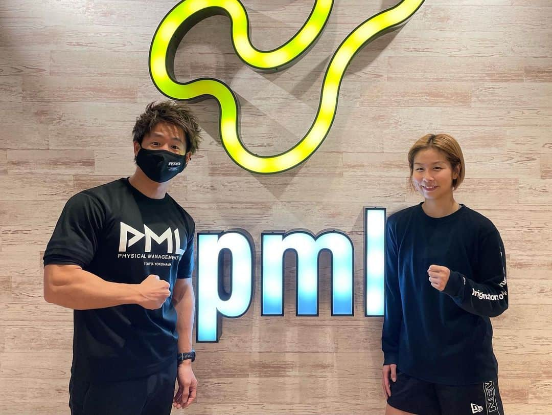 浅倉カンナさんのインスタグラム写真 - (浅倉カンナInstagram)「試合前ラスト @pml__official  いつも文句言ってばっかりですが… 嫌いなフィジカルをここまで続けられるのは すべての文句を受け流せるカンさんのおかげです。笑 @kan_fitnesslife  なにで返せるかっていったら 試合で勝つことしかない。 そういうことなので、、 カンさん、かんな頑張ります！笑 いつもありがとうございます🤝🔥  #年明けはゆっくり休ませてください 😇」12月24日 13時49分 - a_kanna_