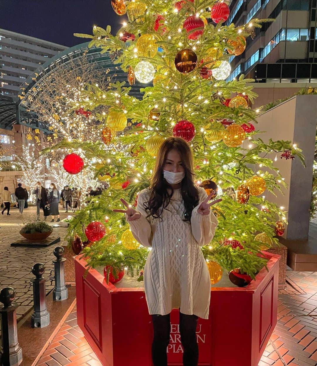 菊池友梨のインスタグラム：「Merry Christmas🎄🎅💕　 . #東京#東京観光 #恵比寿イルミネーション  #恵比寿イルミネーションバカラ  #クリスマスツリー #心が軽くなる時間 #感動をありがとう」