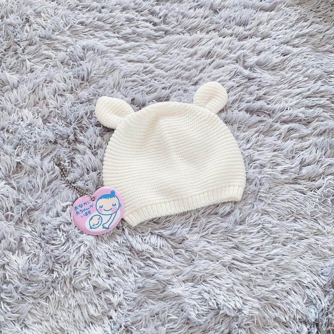 はやめいさんのインスタグラム写真 - (はやめいInstagram)「🐻‍❄️  かわいくて一目惚れして 買っちゃった べびちゃんの帽子 🤍  クリスマスプレゼントかな👶🏻  みんなはどんなクリスマスイブを 過ごしてますか 〜 ？ 💭  今年はこんなご時世だからみんな おうちでゆっくりクリスマスかな？？  まひろは今日も頑張って 働いています💪🏻  がんばれぱぱ ❕  みんな素敵なクリスマスを 過ごしてね 〜 🎄  #妊婦#妊娠#妊娠中#プレママ#妊娠後期 #マタニティコーデ#マタニティ #ぷんにー#ぷんにーらいふ#令和ベビー #初マタ#初マタライフ #赤ちゃんグッズ #新生児服」12月24日 13時57分 - haya.mei