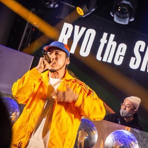 RYO the SKYWALKERのインスタグラム：「SPACE KUMAMOTO あざっした！！💥💥💥ええかんじでした🎤  いろいろレアな曲もやれてよかった🙌 やっぱりライブはいいですね🚀  スタッフ関係者、集まったお客さんに感謝！！#熊本 #SPACE_KUMAMOTO #ryothe」
