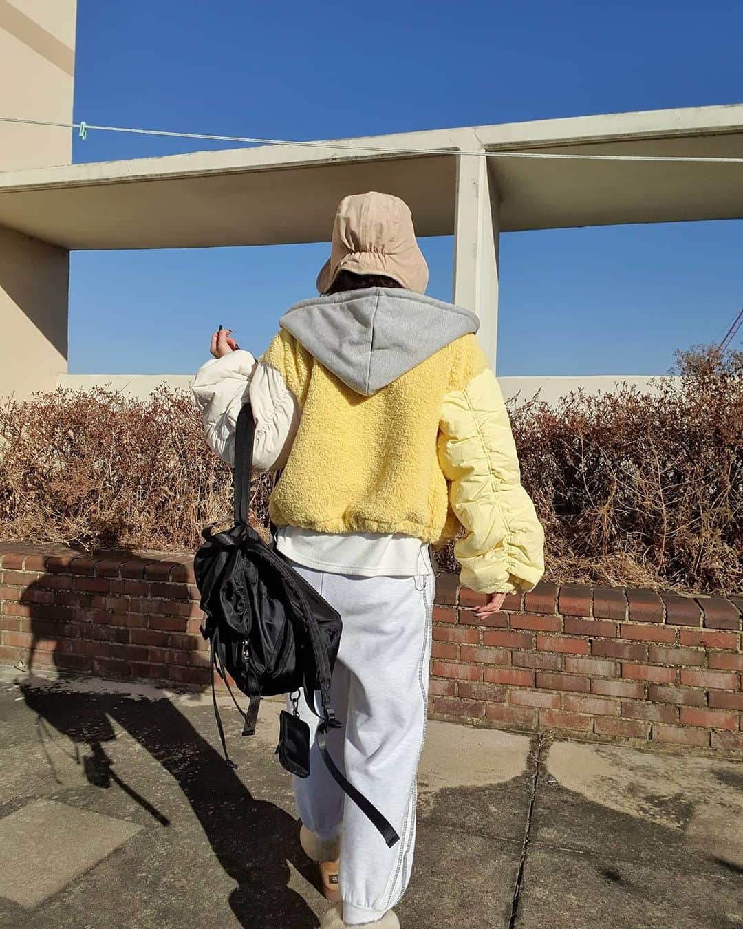 minikkallongさんのインスタグラム写真 - (minikkallongInstagram)「생일끄-읏💛 축하해주신 모든 내사람들, 진심으로 감사하고 사랑해요! . 코로나로 다들 우울한 시기 보내고있는데ㅠㅠ 얼른 다시 마스크 벗고 활짝 웃는 날들이 오길 바라며, 크리스마스와 연말! 따뜻하고 행복하게 보내자구용♡♡  #미니깔롱#과분한사랑받는중 #사랑해요#생일끝#크리스마스이브 🎄❤」12月24日 14時23分 - minikkallong