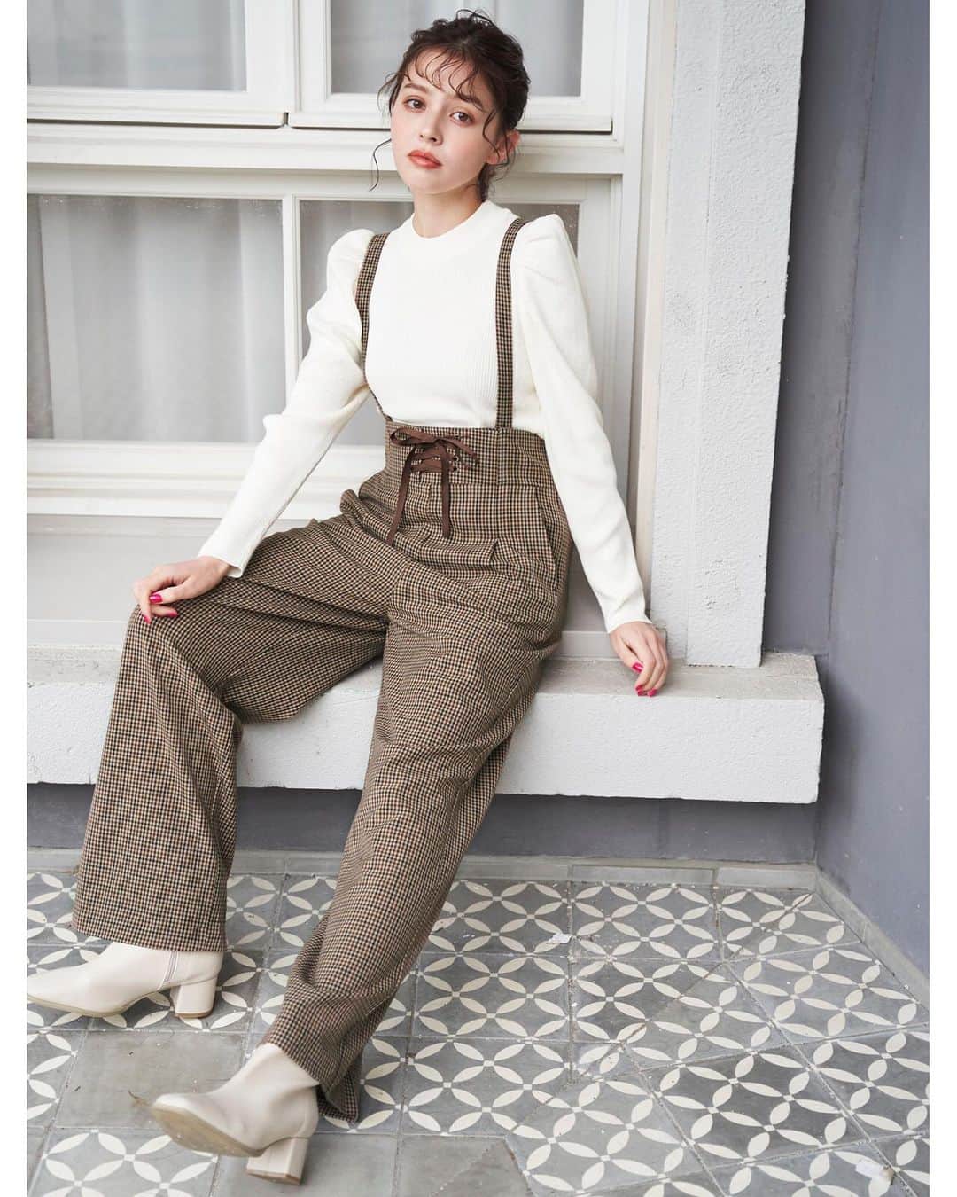 Fleur Fleurのインスタグラム：「聖誕節🎉開始着春裝嘅服飾是常識吧？ 告別2020年👋🏻  係時候入手新衫 全線pre-season新作現貨發售 早買早享受 聖誕節繽紛一點吧🥰🎀🎀🎀」