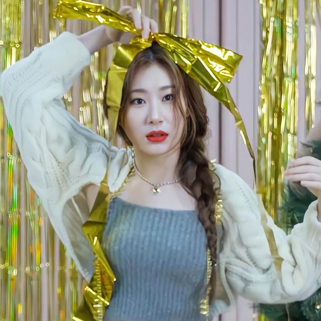 チェリョンのインスタグラム：「the cutest christmas present 🎁」
