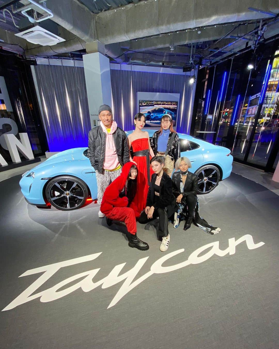 サマンサ麻里子のインスタグラム：「Thank you to everyone who stopped by the Porsche Taycan pop-up in Harajuku! And thank you to @porsche_japan for the incredible experience! 💎  #タイカン原宿 #porsche #porschejapan #porschetaycan #harajukupopup #porschetaycanharajuku #electriccar #electricsportscar」