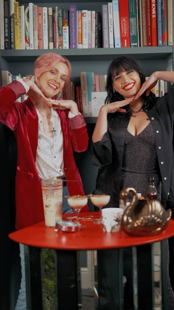 デイジー・ロウのインスタグラム：「For the final episode of the series I invited the ever so beautiful, talented & my angel bestie @portiaportiaaaa (also the creator of the best IGTV series @portiashappyhour )  to come and make vegan egg nog with me!   You can certainly tell what kind of day/ year it’s been due to my shocking cocktail freewheeling. It actually ended up tasting delicious thanks to the miracle of Portia.   If you want to join in with the cocktail making you need- Dark rum  400ml Almond milk 100ml Coconut milk Vanilla essence  Gingerbread syrup  Ground Cinnamon  Ground Nutmeg Ice & a sense of humour   I know this year has been a really tough one but I hope this series brings a little smile to your face.   Sending you all the Christmas love   Thanks again to @arlenrok @emzsherwood & @joseph_reuben  for making the series possible   #loweandbehold #portiashappyhour #improv  ♥️⭐️🎄⭐️♥️」