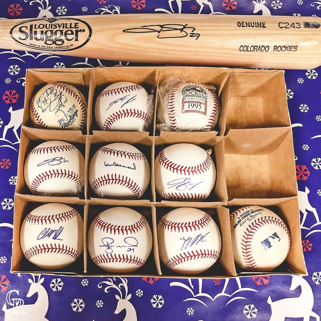 コロラド・ロッキーズのインスタグラム：「COMMENT with #12DaysOfRoxmas for your chance to WIN ALL THIS STUFF. Merry Christmas Eve! 🎅🏻🎄⚾️」