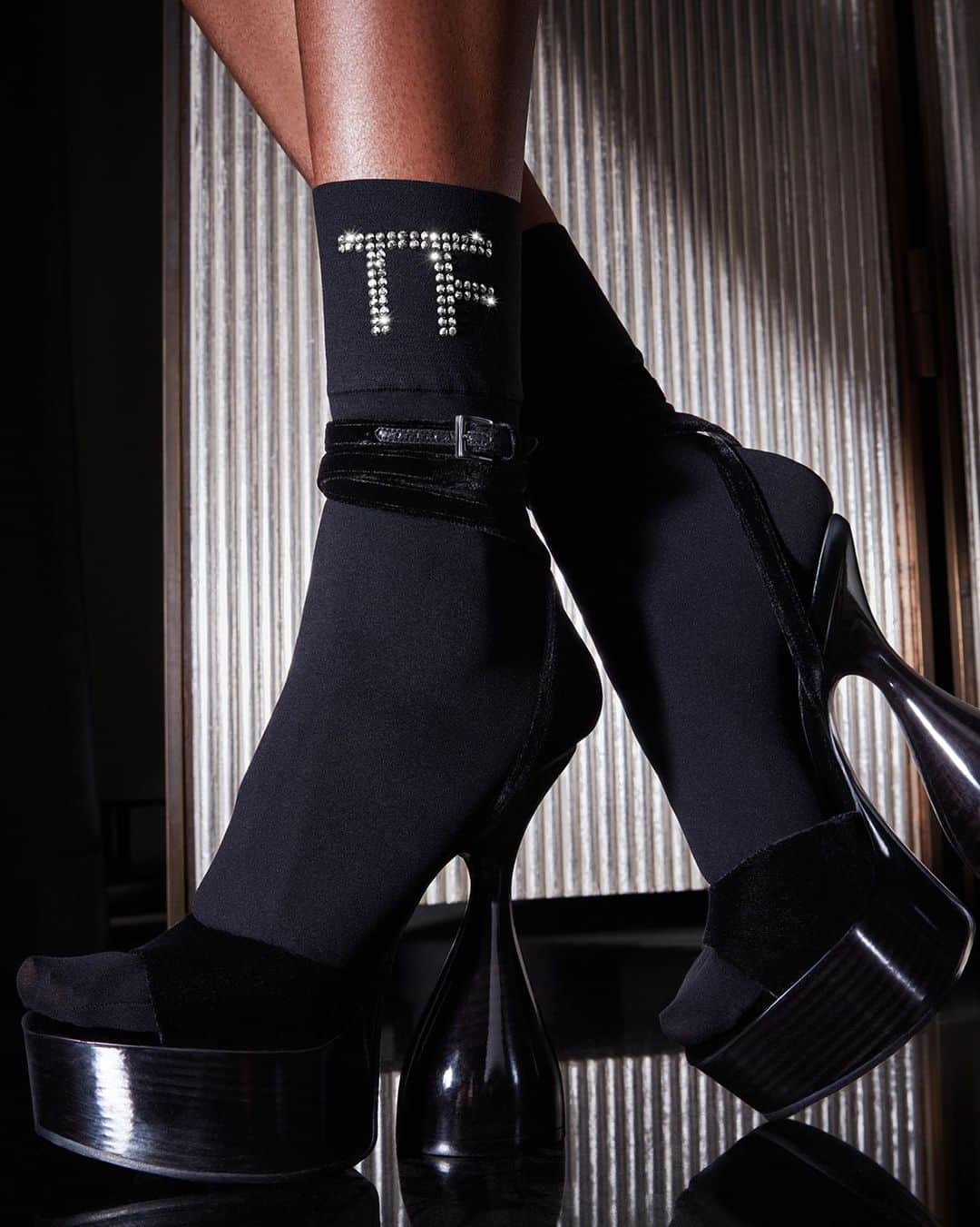 トムフォードさんのインスタグラム写真 - (トムフォードInstagram)「The TOM FORD Disco Platform Sandals. #TOMFORD #TFGIFTS」12月24日 23時56分 - tomford
