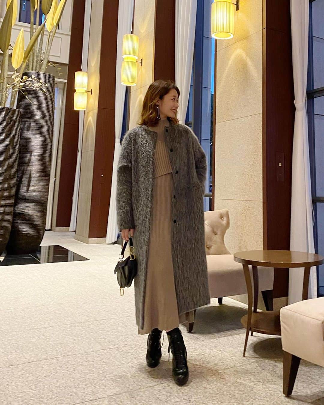 ikeda chizuruのインスタグラム：「Christmas  party code👗﻿ ﻿ 結局赤のパジャマに着替えたんやけど﻿ 行くまでも一応お気に入りのワンピで﻿ 行ったんだよ〜☺️♡﻿ ﻿ バックデザインとシルエットが﻿ 本当に可愛いくてお気に入りー！﻿ ﻿ 今週末やっとやっとやーっと！﻿ 再入荷だよ！お待たせしました😊﻿ ﻿ 私はピンクと迷ったけど﻿ 大人っぽく着られるベージュにした♡﻿ ﻿ —————————————————﻿ コーデ詳細は @mercuryduo_chizuru ﻿ TOPのURLからチェックしてね✔」