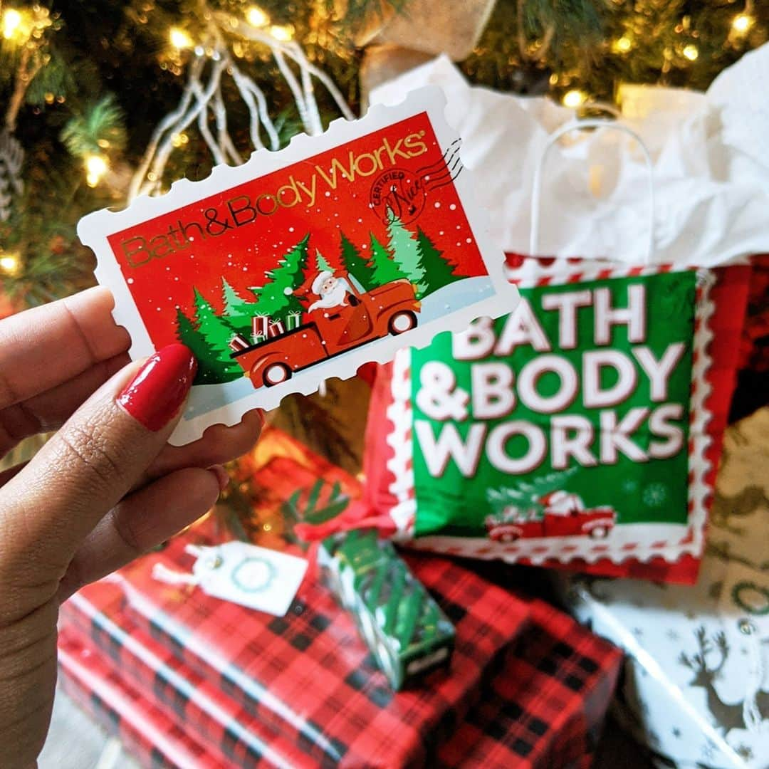 Bath & Body Worksさんのインスタグラム写真 - (Bath & Body WorksInstagram)「The gift they'll all fa la la la LOVE 😍 🎁 Stores close early Christmas Eve so hurry to check ✔️ those final gifts off your list or head to Stories to send an E-Gift Card!」12月25日 0時00分 - bathandbodyworks