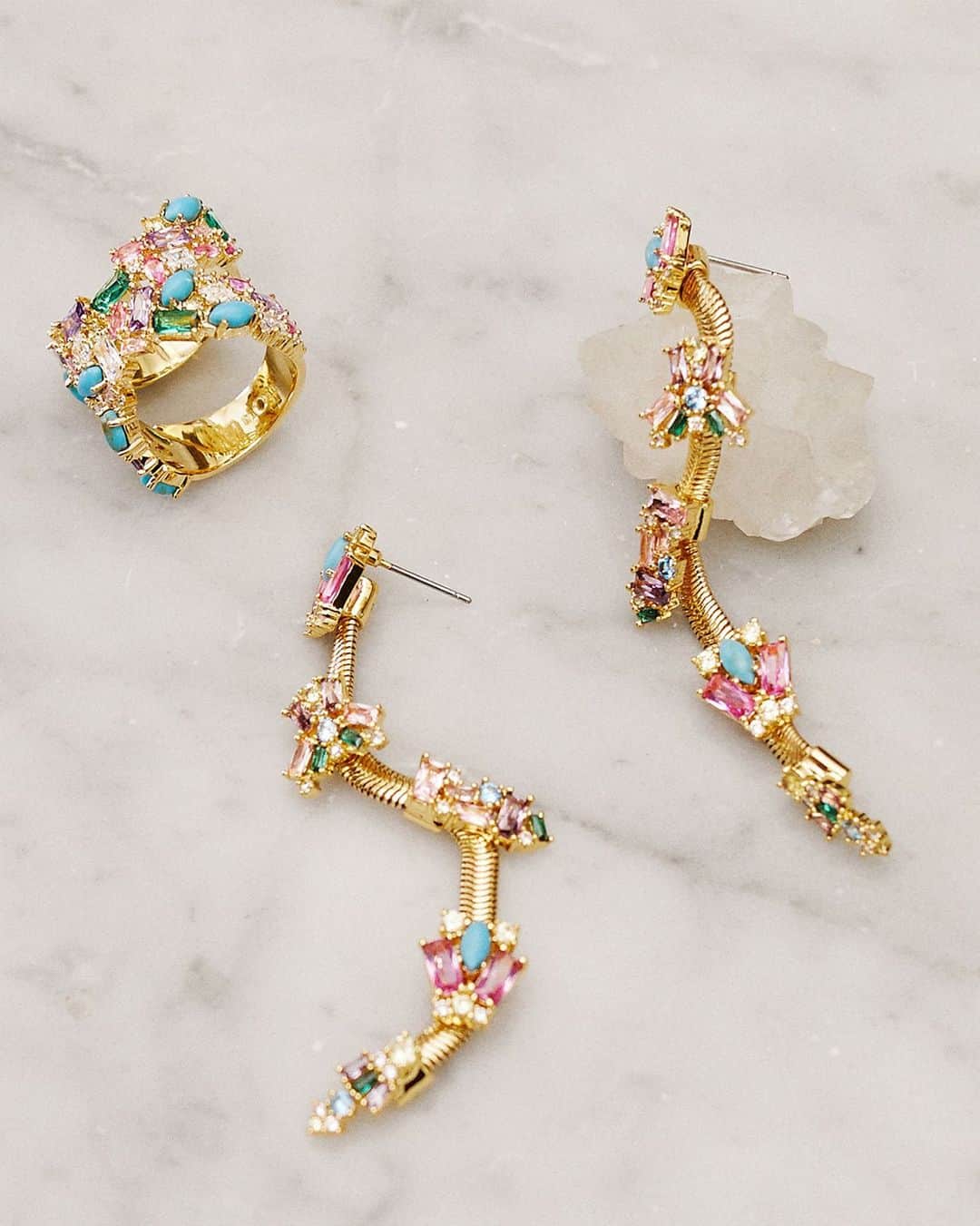 The Outnetのインスタグラム：「Don't forget the finishing touches! Especially when they're @noirjewelry 🤩  Shop all your favorite Instagram looks, just visit the link in bio」